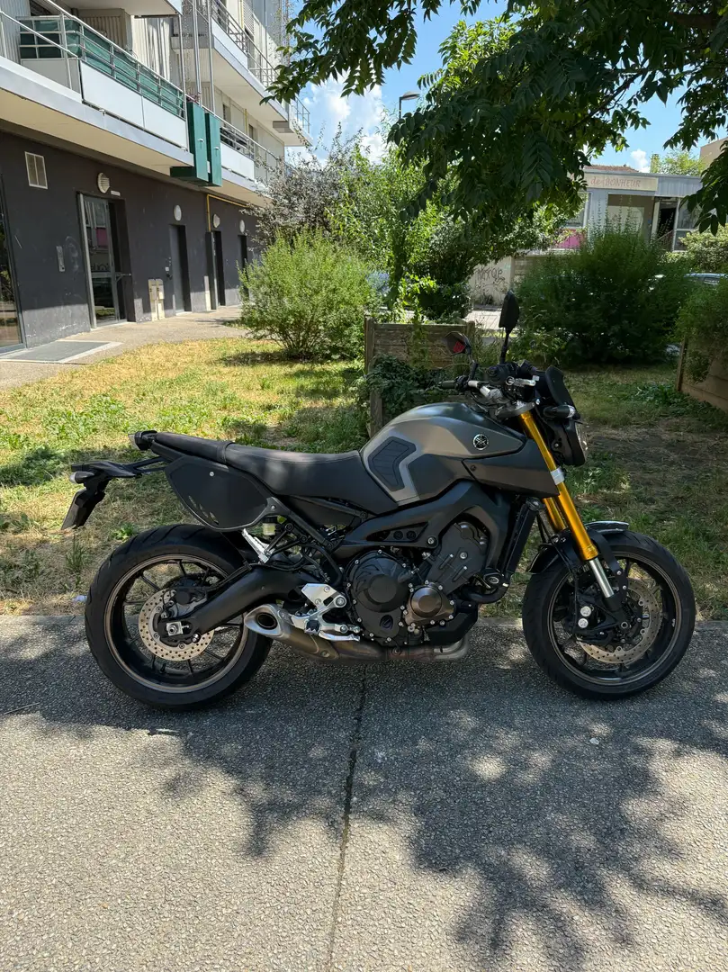 Yamaha MT-09 - 2
