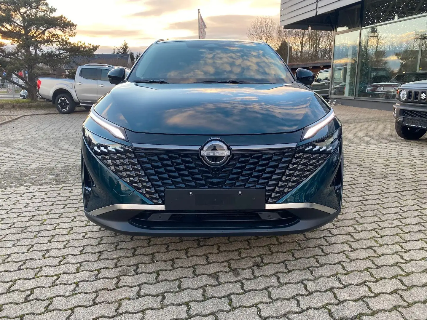 Nissan Qashqai 1.3 DIG-T MHEV X-Tronic N-Connecta 2FARB Grün - 2