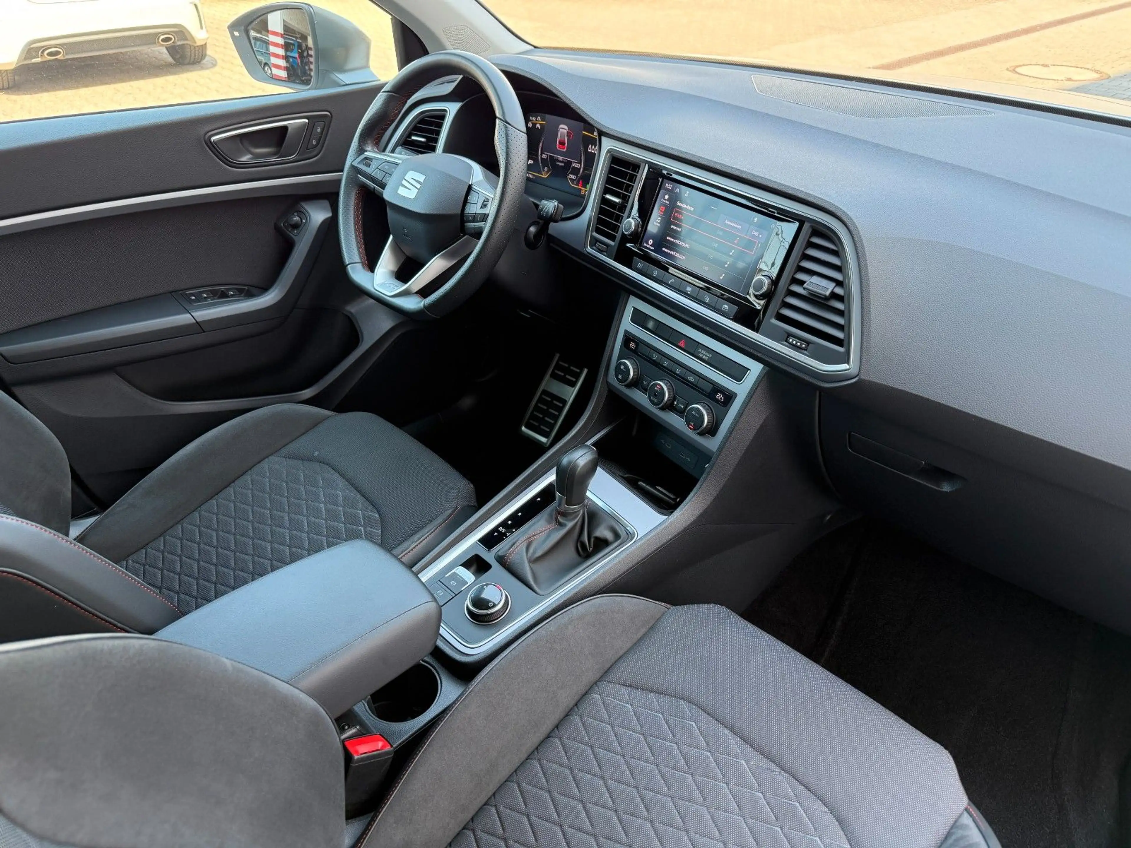 SEAT Ateca FR 2.0 TDI DSG LED/AHK/VIRTUAL/1HAND — photo 10
