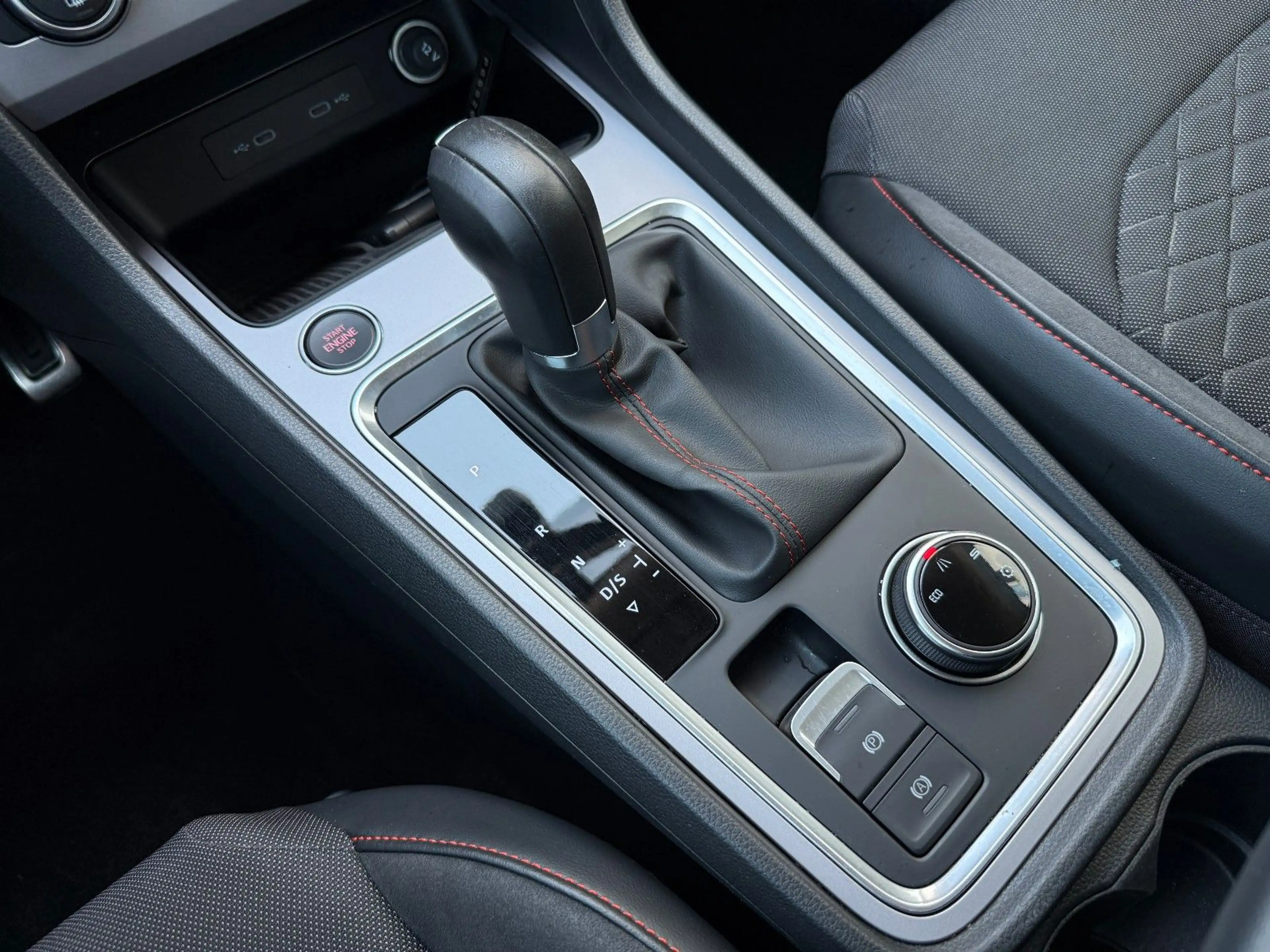 SEAT Ateca FR 2.0 TDI DSG LED/AHK/VIRTUAL/1HAND — photo 13