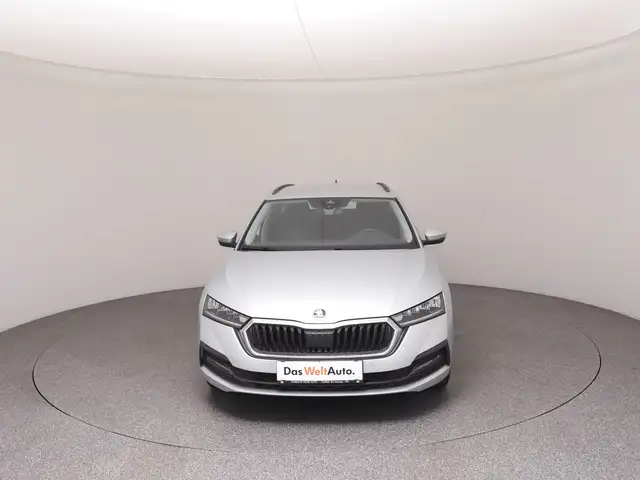 Skoda Octavia view 3