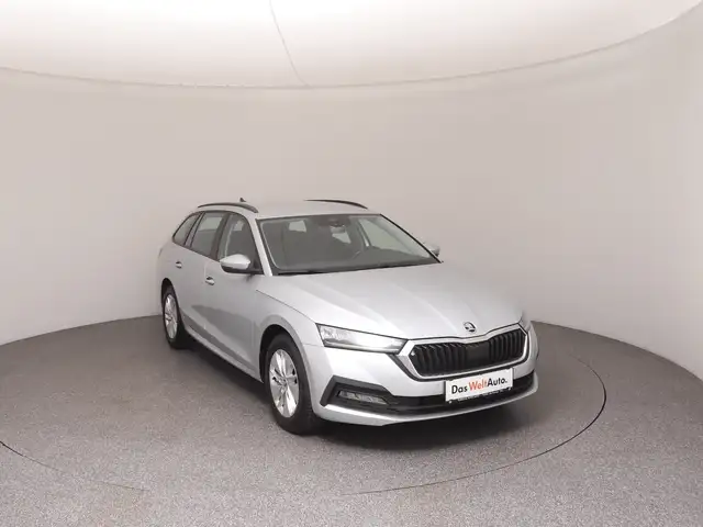 Skoda Octavia view 2