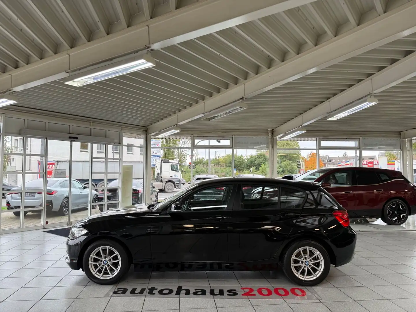 BMW 118 i BT/NAVI/SHZ/PDC V-H/TEMPO. Noir - 2
