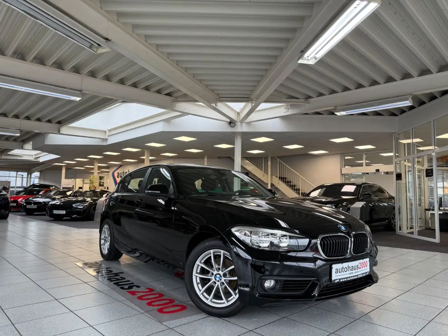 BMW 118 i BT/NAVI/SHZ/PDC V-H/TEMPO. Noir - 1