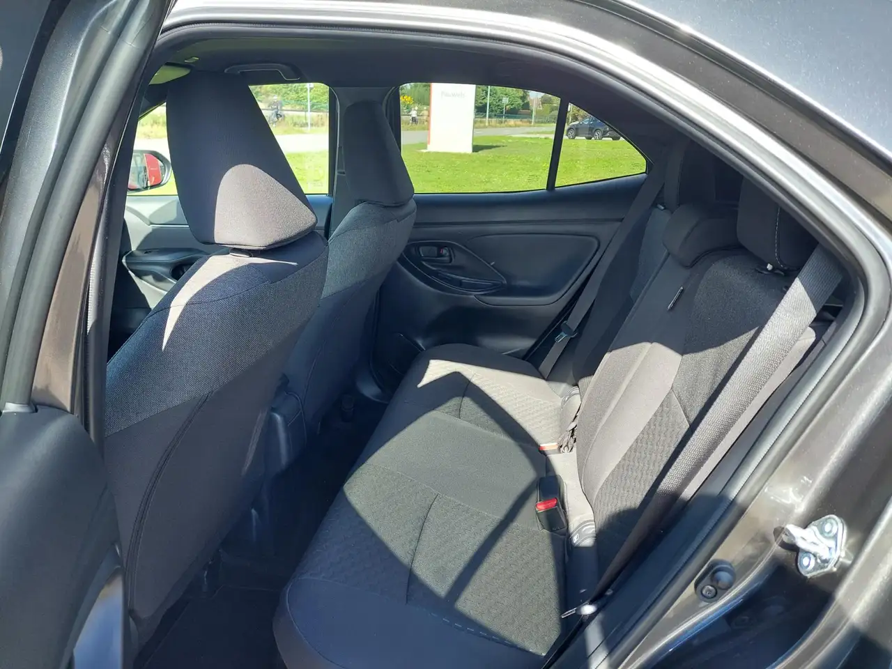 Toyota Yaris Cross 1.5 VVT-ie Hybrid 85kW Executive CVT, миниатюра 16