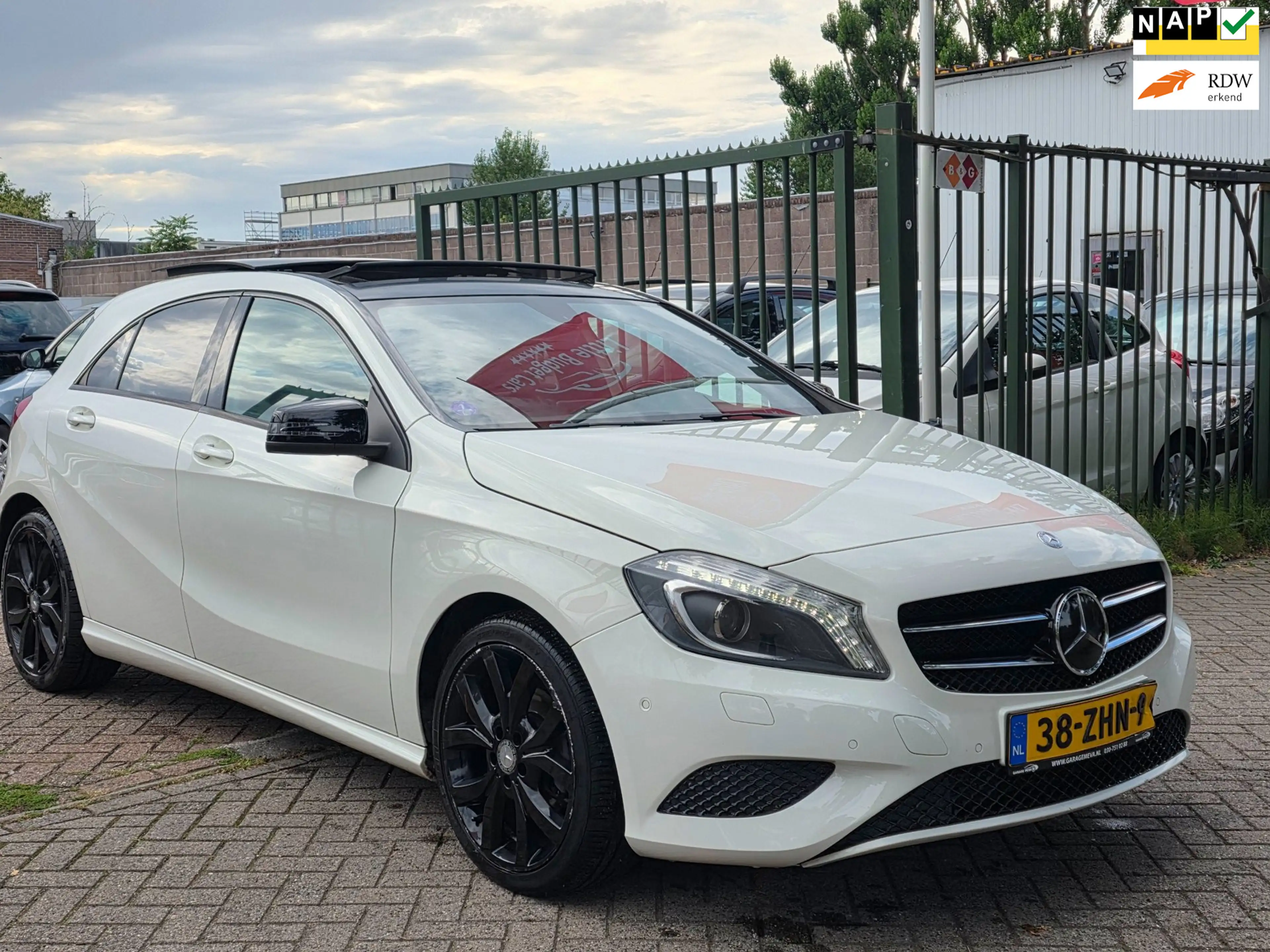 Mercedes-Benz A 200 Ambition Automaat Panorama dak leerbekeleding memo