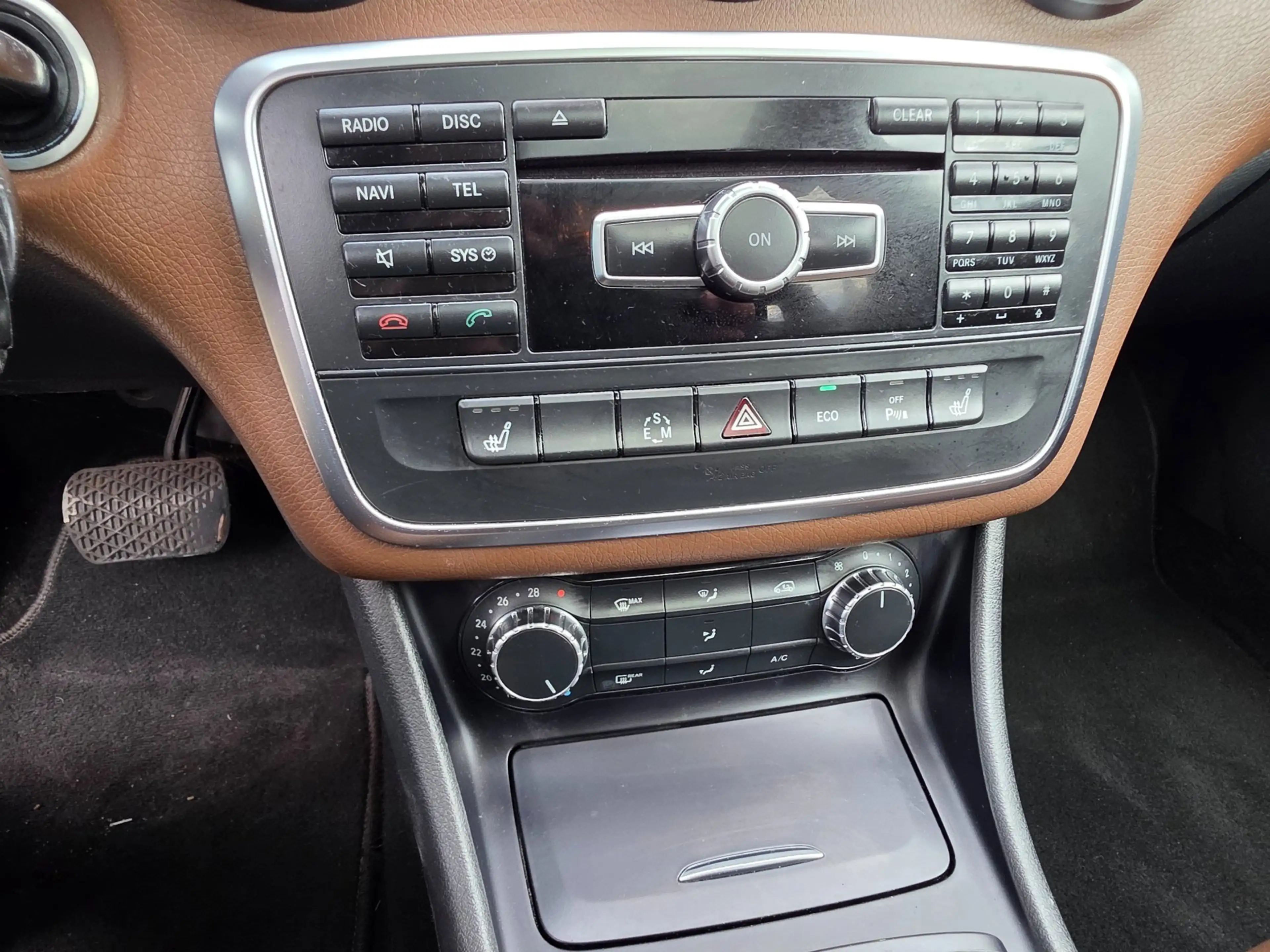Mercedes-Benz A 200 Ambition Automaat Panorama dak leerbekeleding memo — photo 14