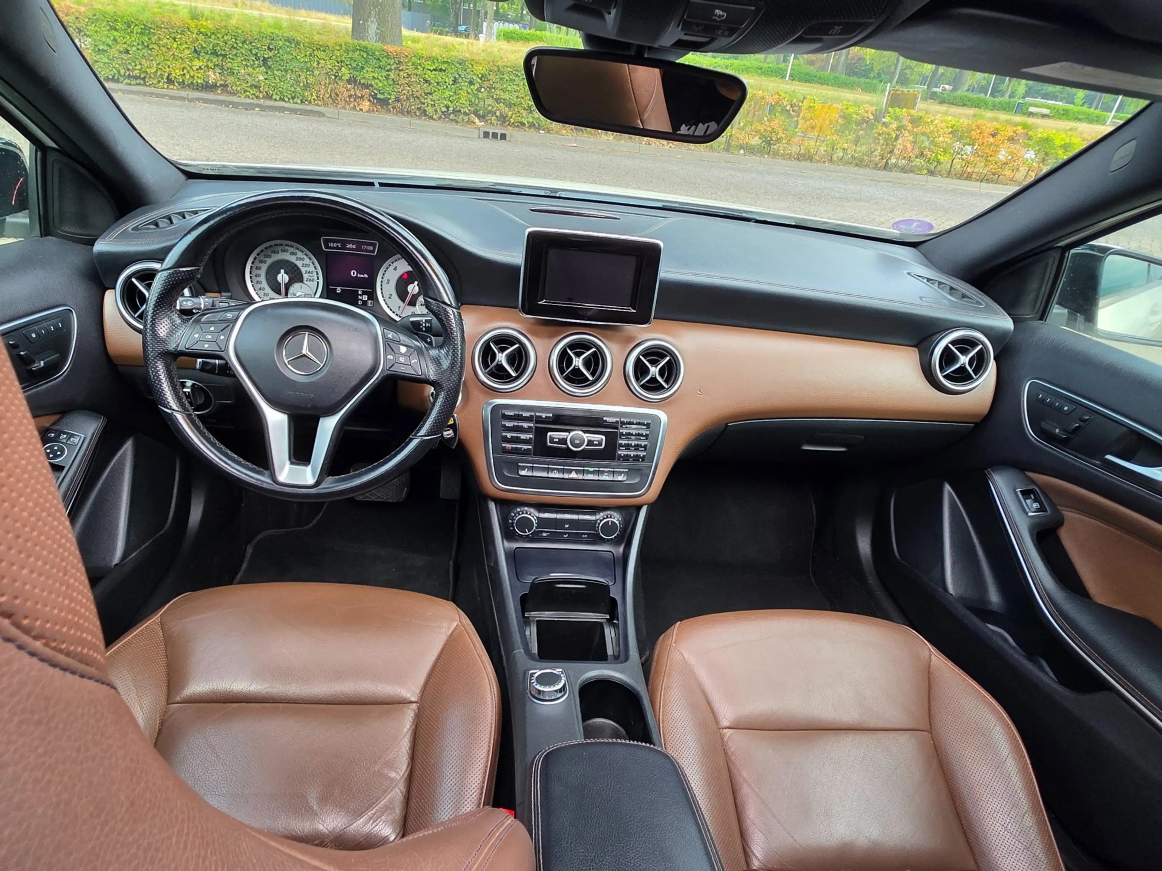 Mercedes-Benz A 200 Ambition Automaat Panorama dak leerbekeleding memo — photo 11