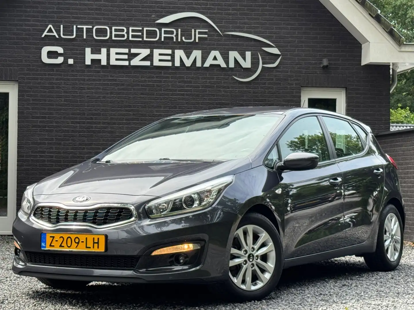 Kia Ceed / cee'd 1.4 101PK DynamicLine AUX USB MF STUURWIEL LEDER S Grijs - 1