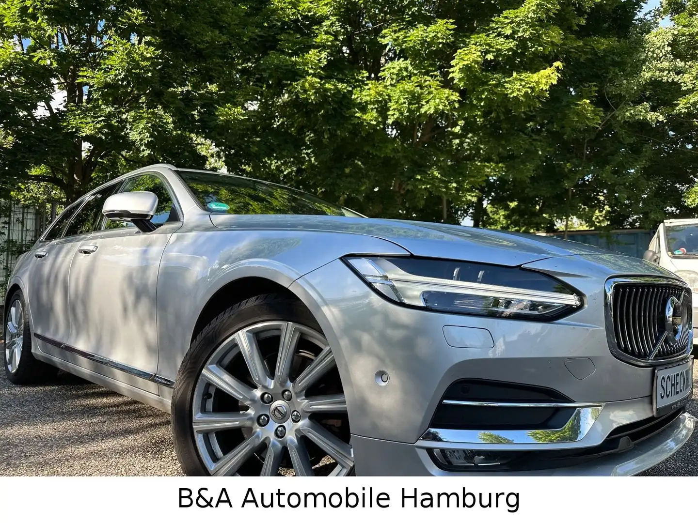 Volvo V90 Kombi Inscription 2 Hand+Pano-Dach+LED Stříbrná - 1