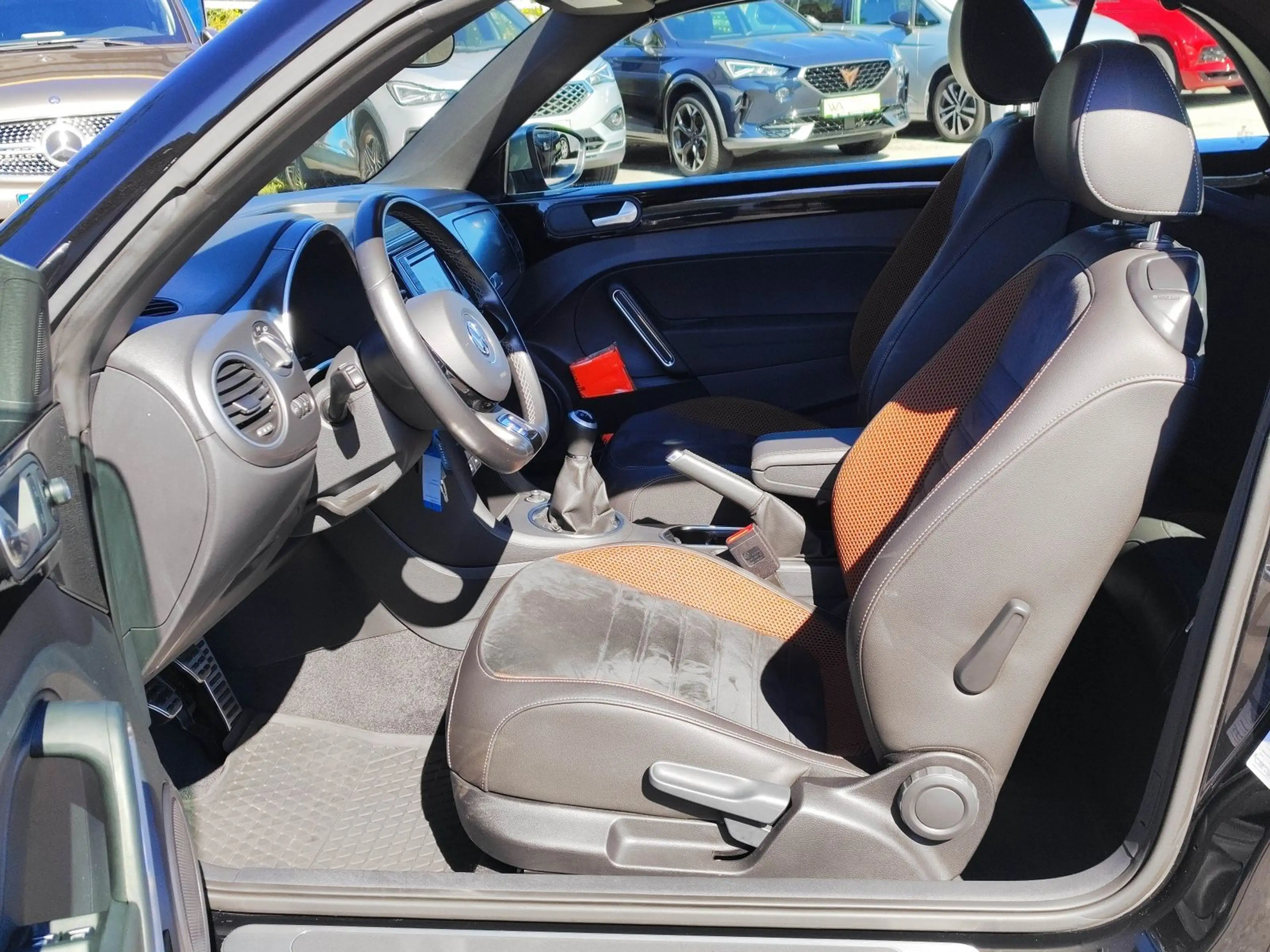 Volkswagen Beetle Cabriolet 2.0TSI Karmann Sport *ALCANTARA — photo 12