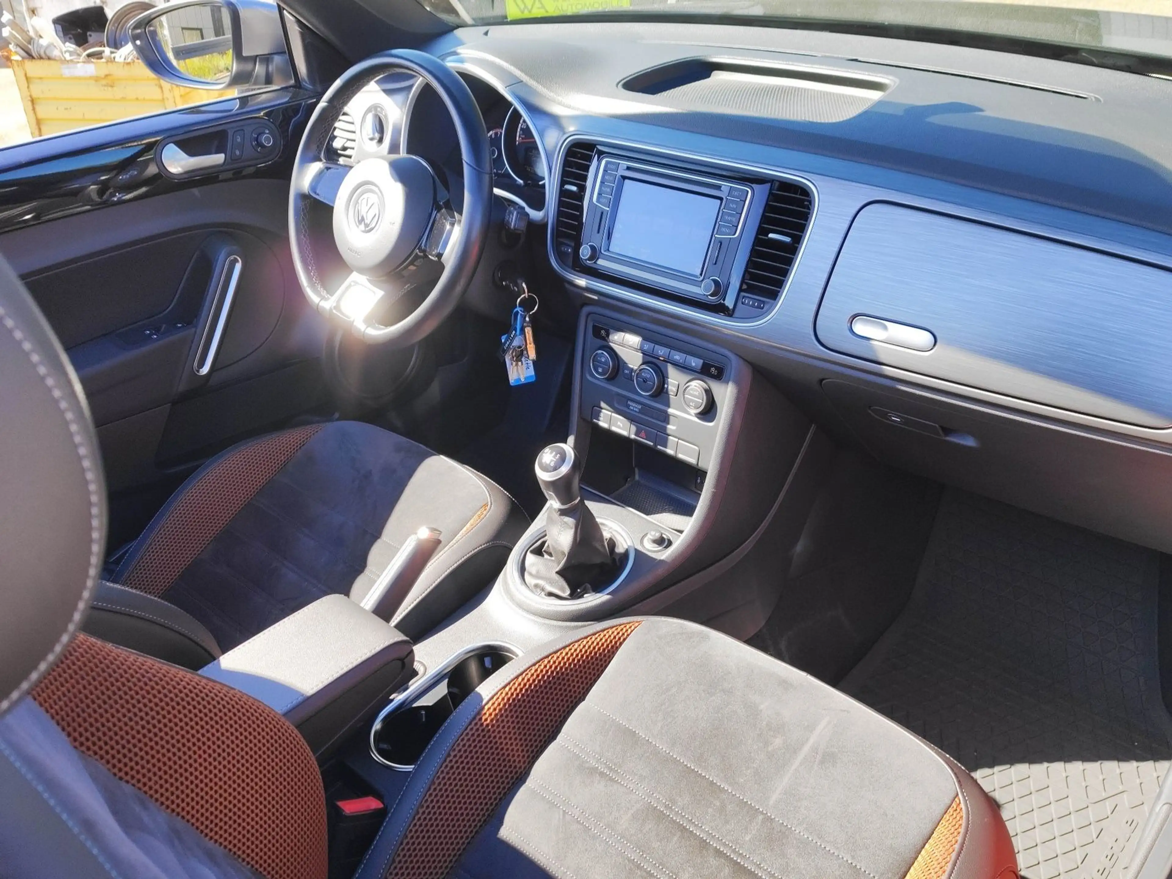 Volkswagen Beetle Cabriolet 2.0TSI Karmann Sport *ALCANTARA — photo 27