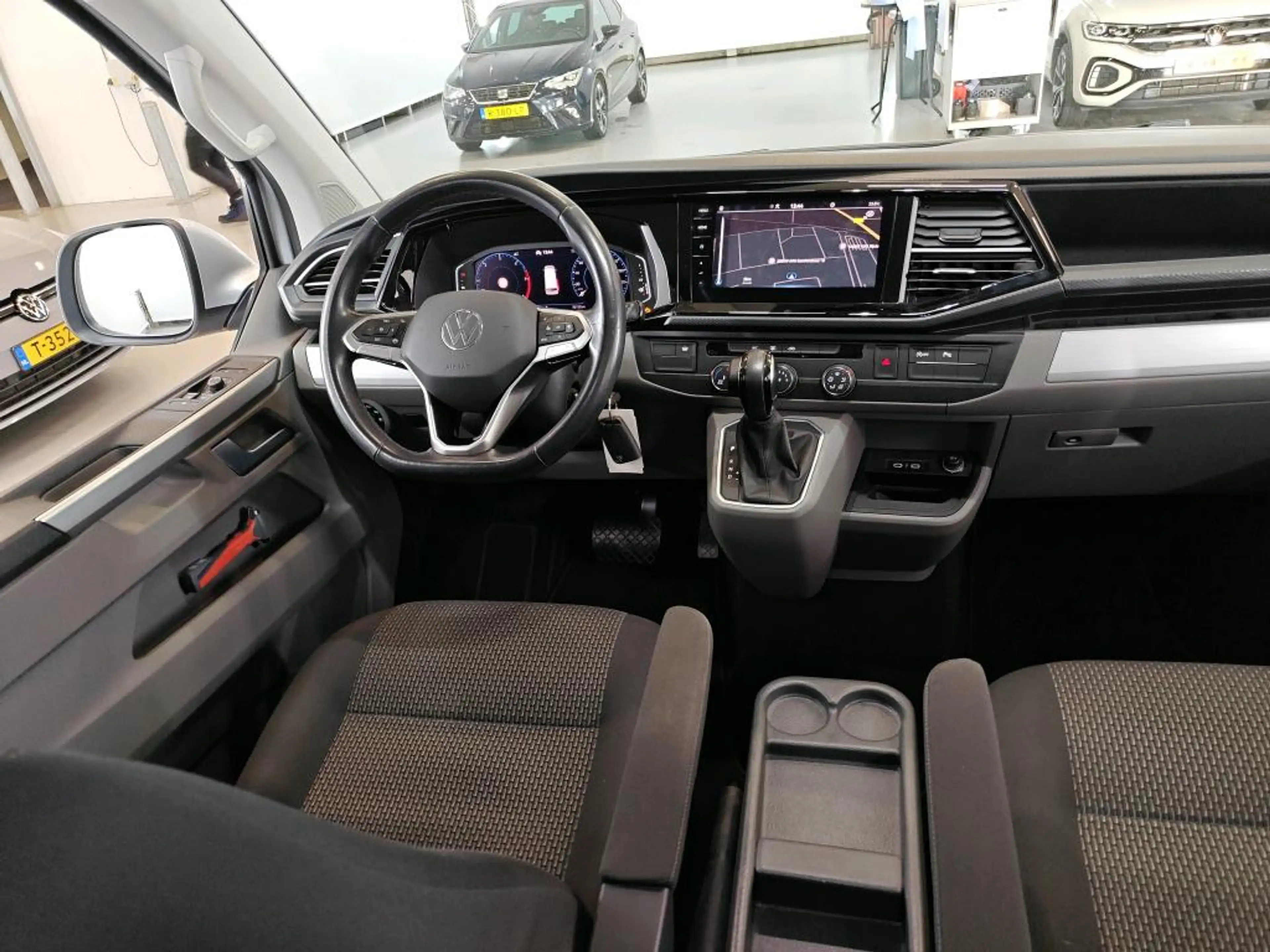 Volkswagen T6.1 Transporter 2.0 TDI 204pk L2H1 30 Dubbele Cabine DSG Automaat — photo 4
