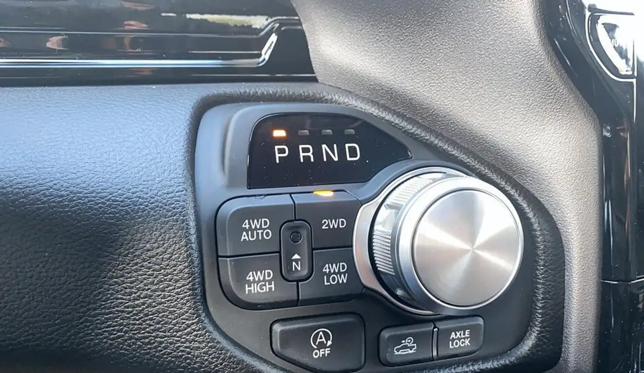 RAM 1500 снимка RAM 1500