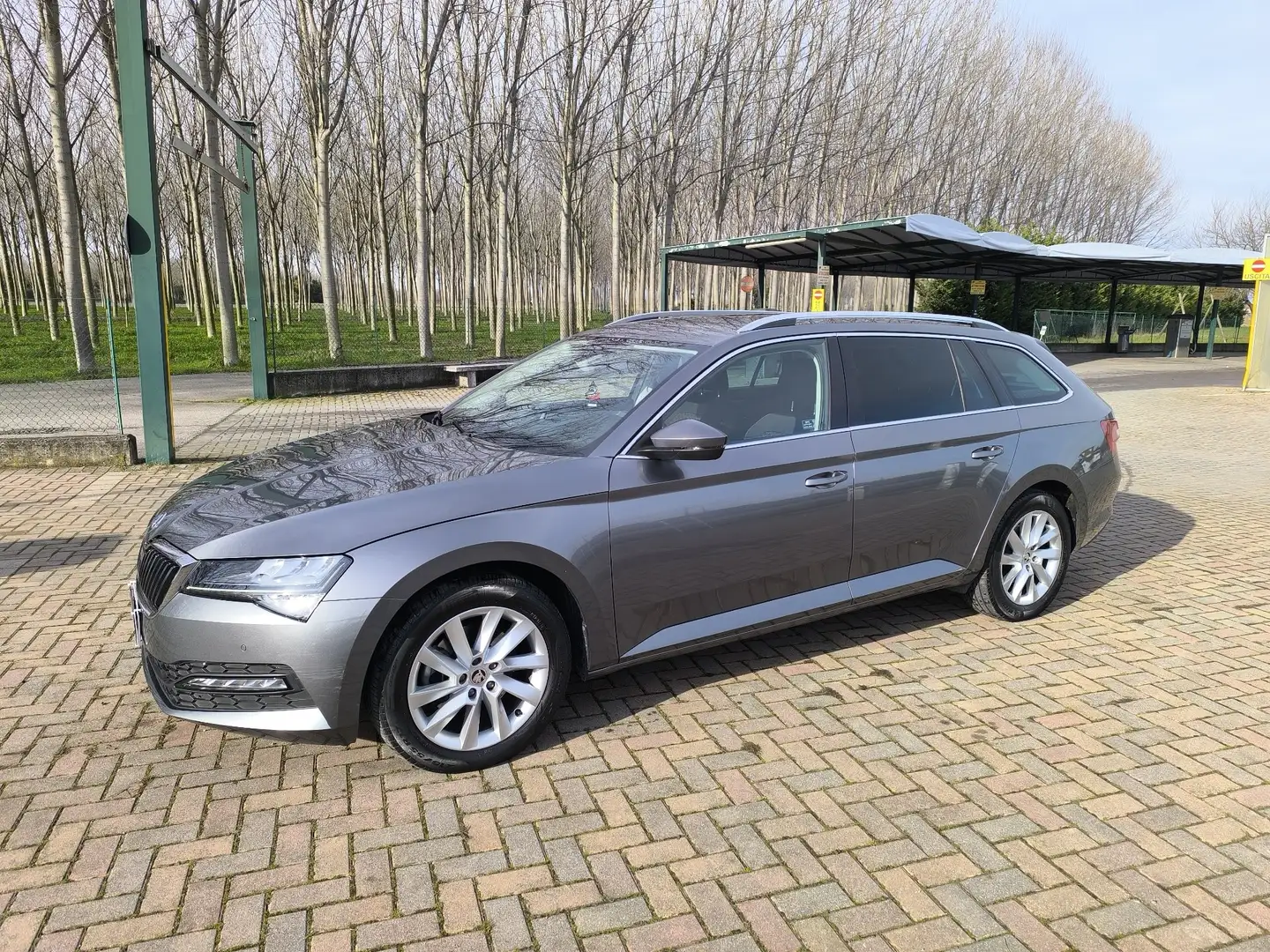 Skoda Superb Wagon 2.0 tdi evo Executive 150cv dsg Grigio - 2