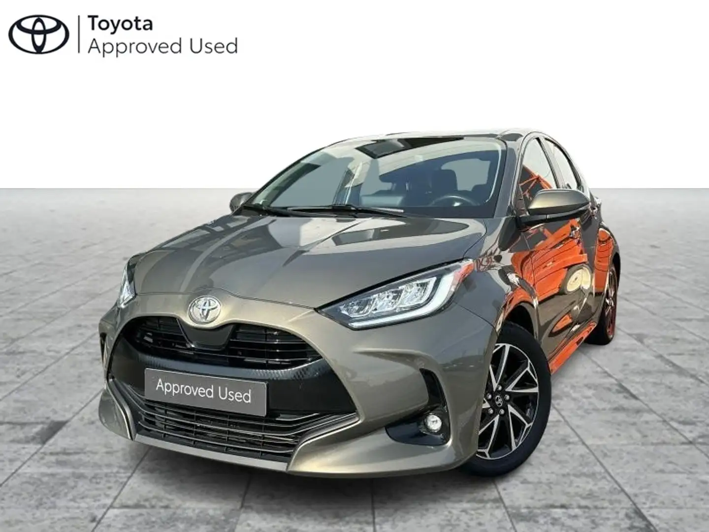 Toyota Yaris Iconic Brons - 1