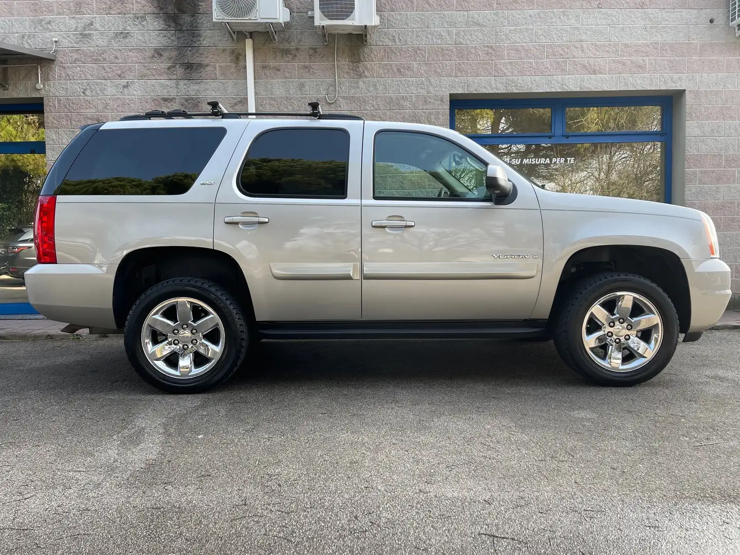 GMC Yukon 5.3 V8 324CV 7 POSTI 4WD AUTOMATICA GANCIO TRAINO brončana - 2