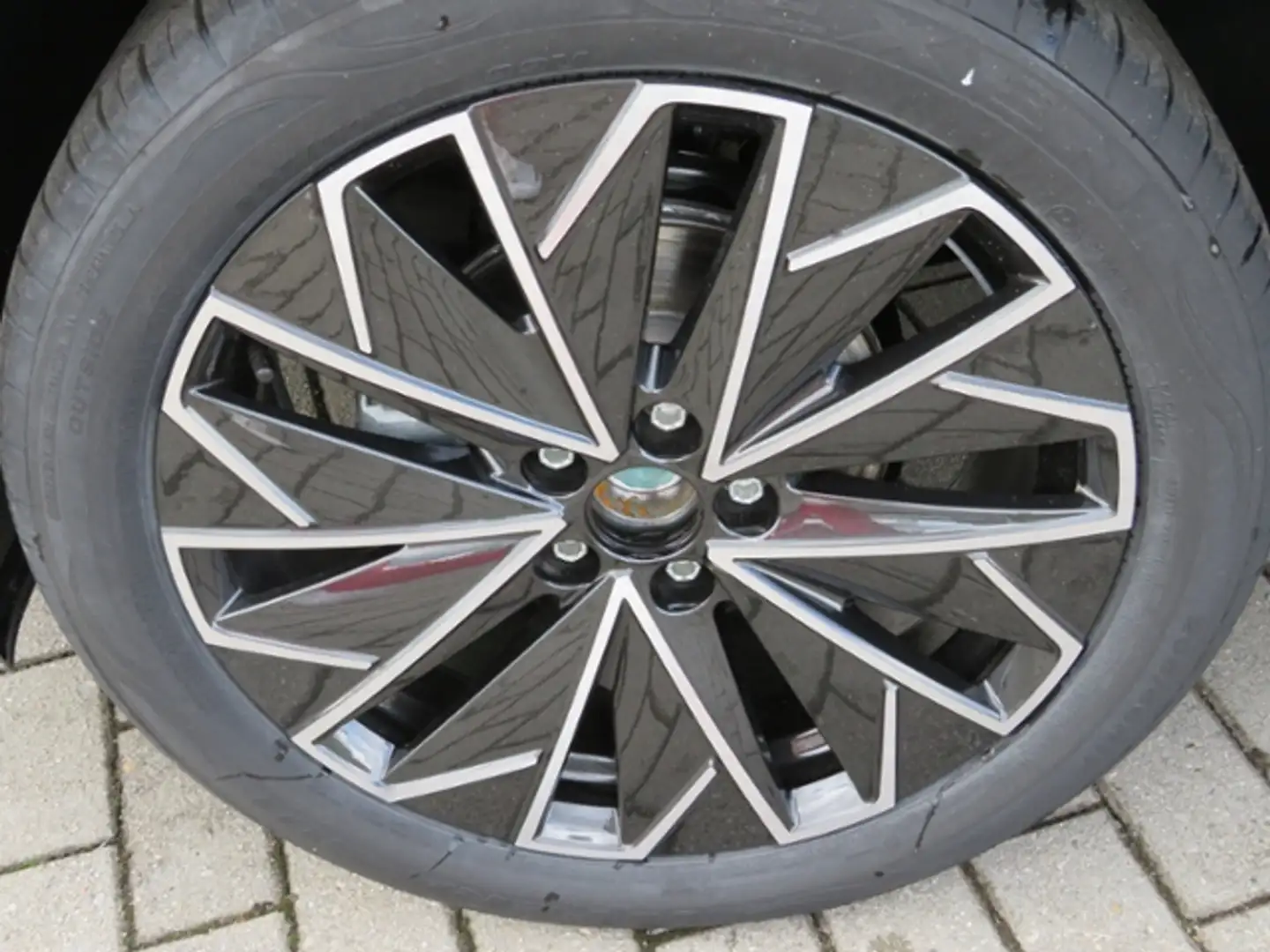 Skoda Scala Tour 1.0TSI 70kW RFK beh. WSS Grau - 2