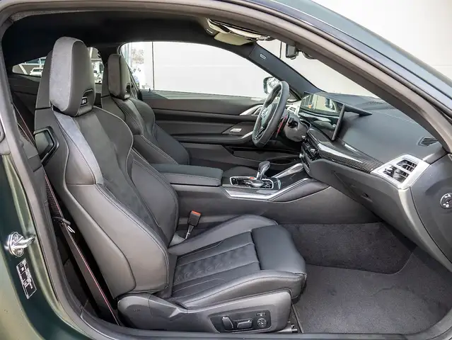 BMW M4 view 4