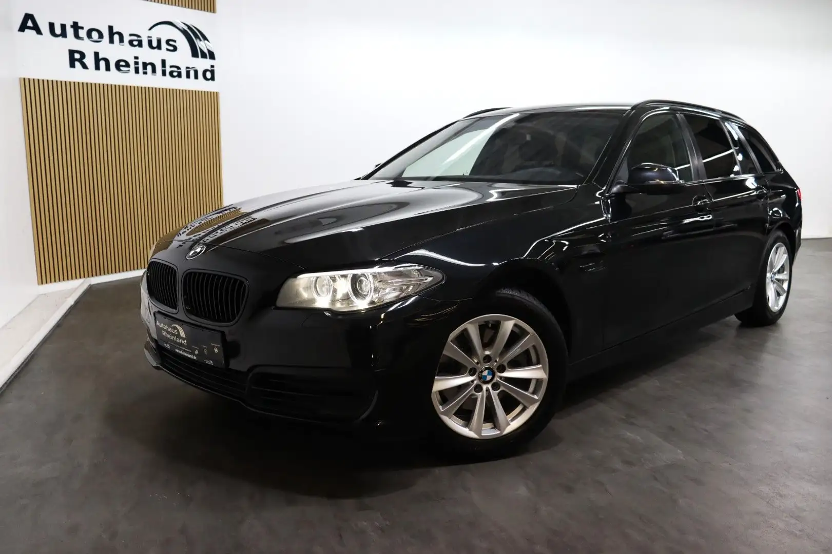 BMW 520 d Touring*BI-XENON*2.HAND*AHK*NAVIGATION*SHZ* Schwarz - 1