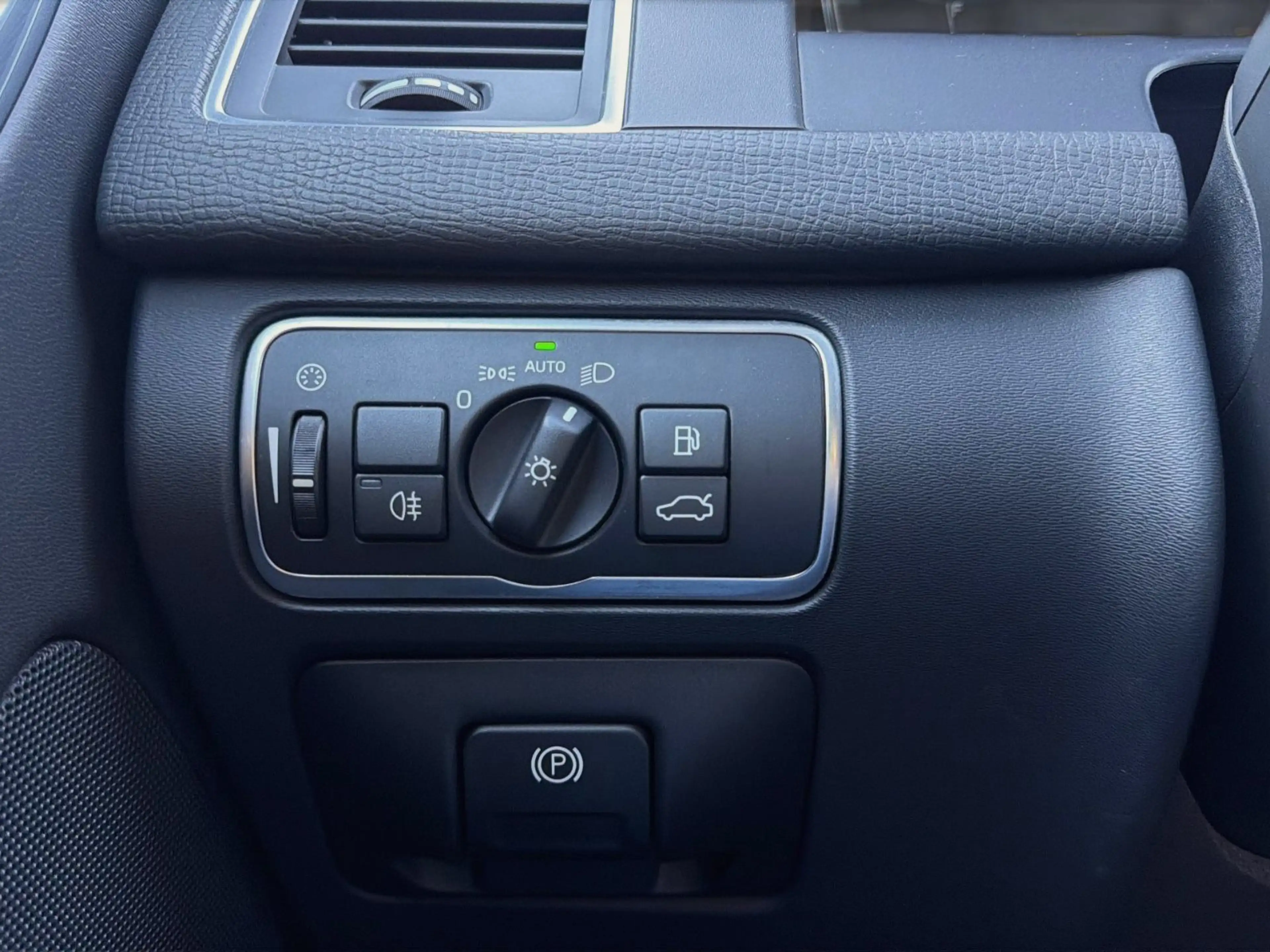 Volvo XC60 D5 AWD Summum, Leder, Navi, Panorama, ACC — photo 15