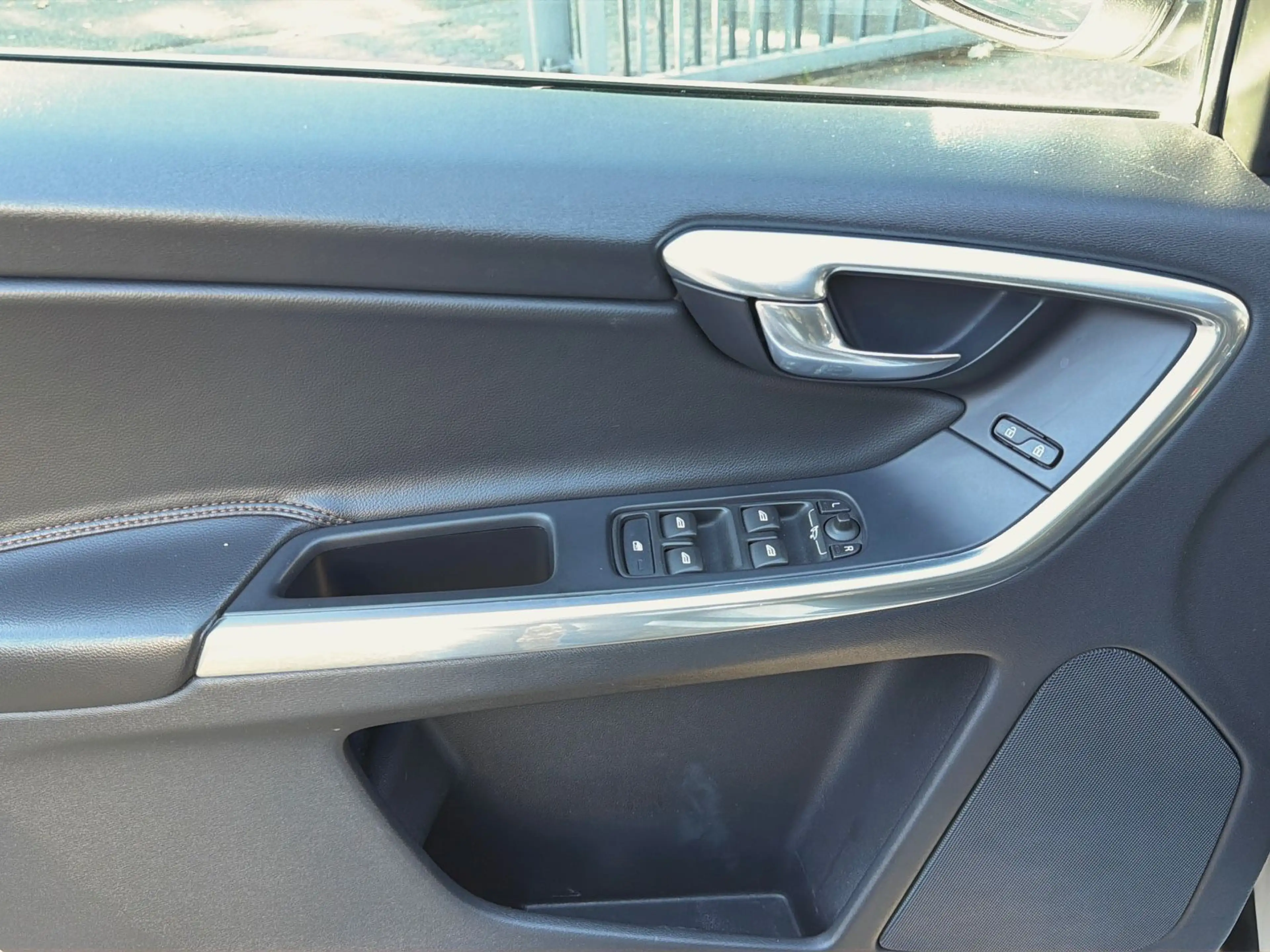 Volvo XC60 D5 AWD Summum, Leder, Navi, Panorama, ACC — photo 9