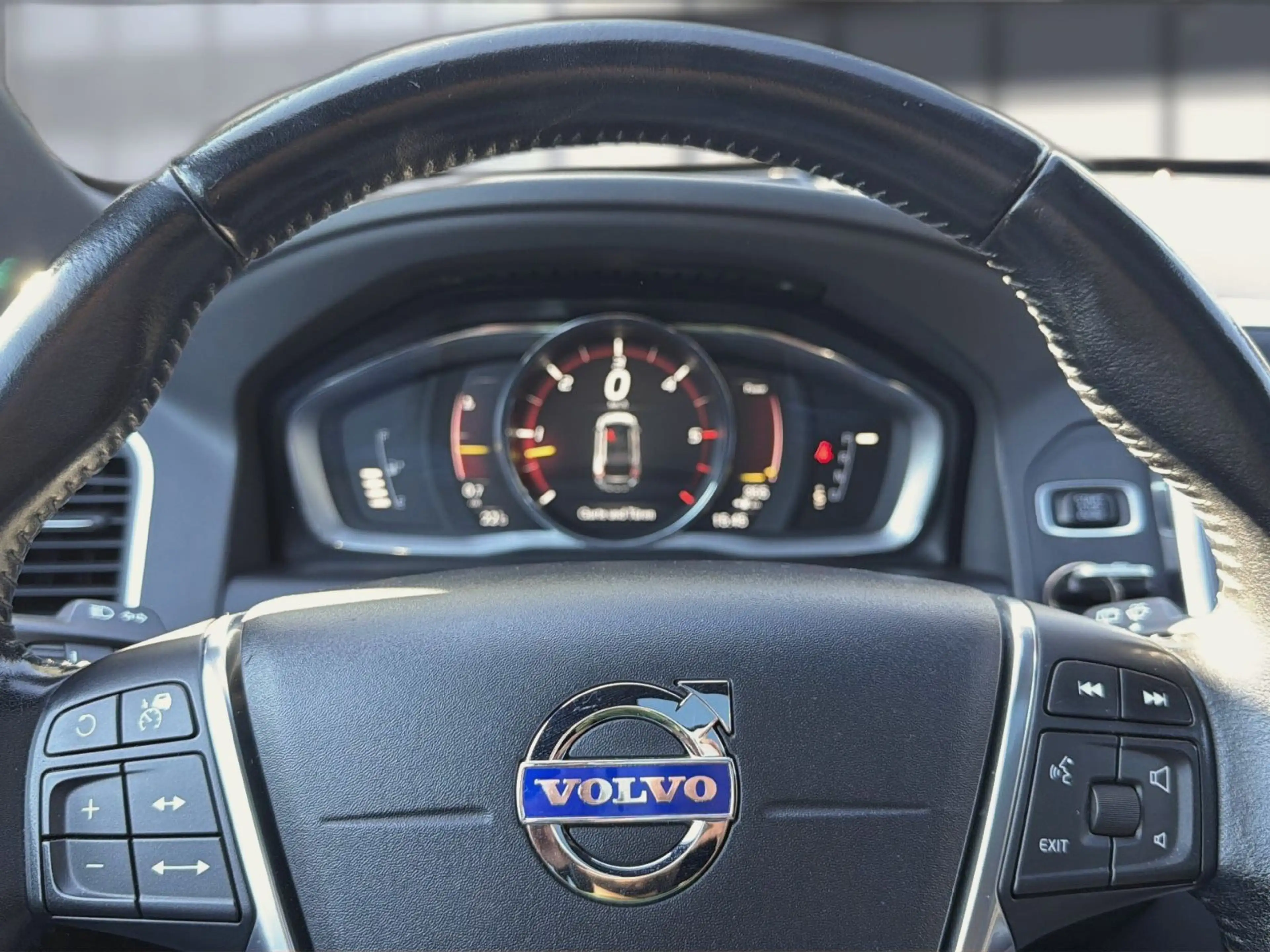 Volvo XC60 D5 AWD Summum, Leder, Navi, Panorama, ACC — photo 12