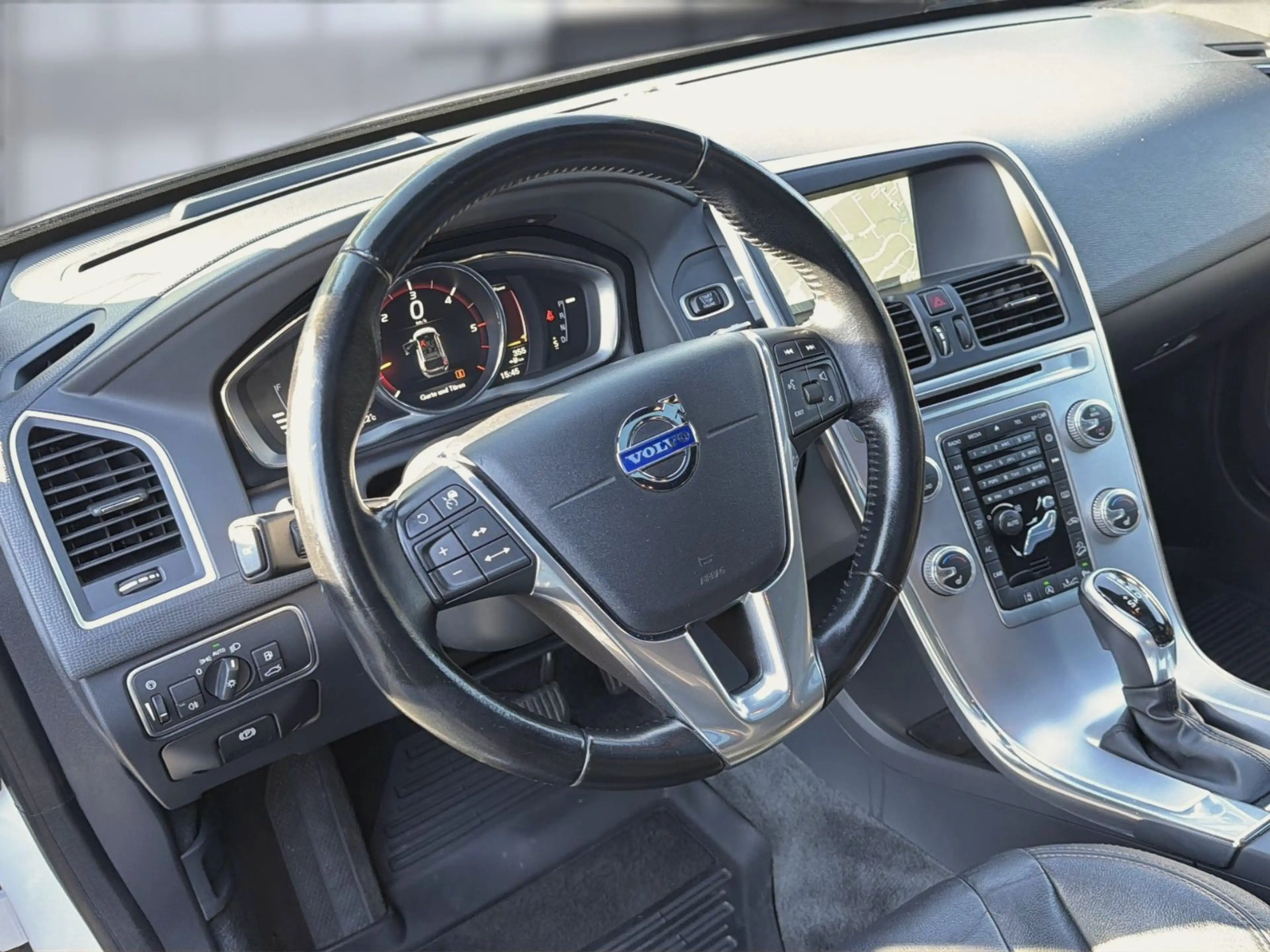 Volvo XC60 D5 AWD Summum, Leder, Navi, Panorama, ACC — photo 10