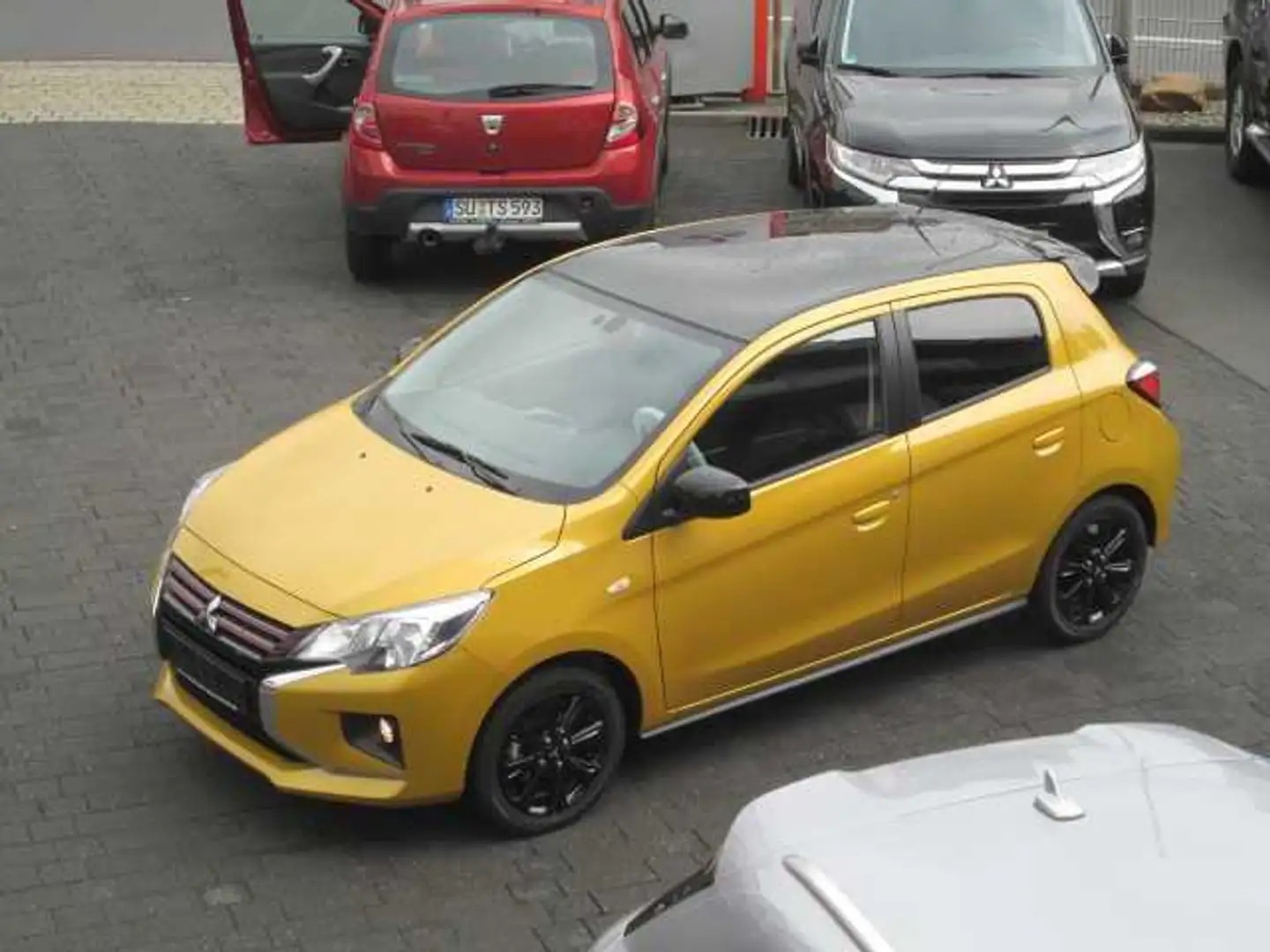 Mitsubishi Space Star Select+ Black1.2 CVT, Allwetterreifen Gelb - 1