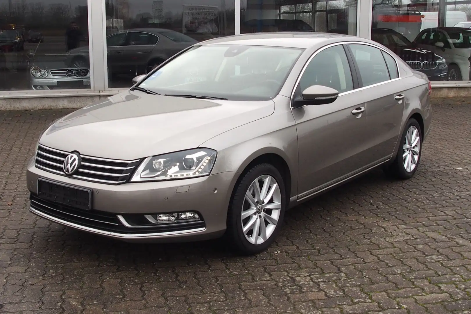 Volkswagen Passat Lim. Highline/Sitzklima/Lane Assist/ACC Maro - 1