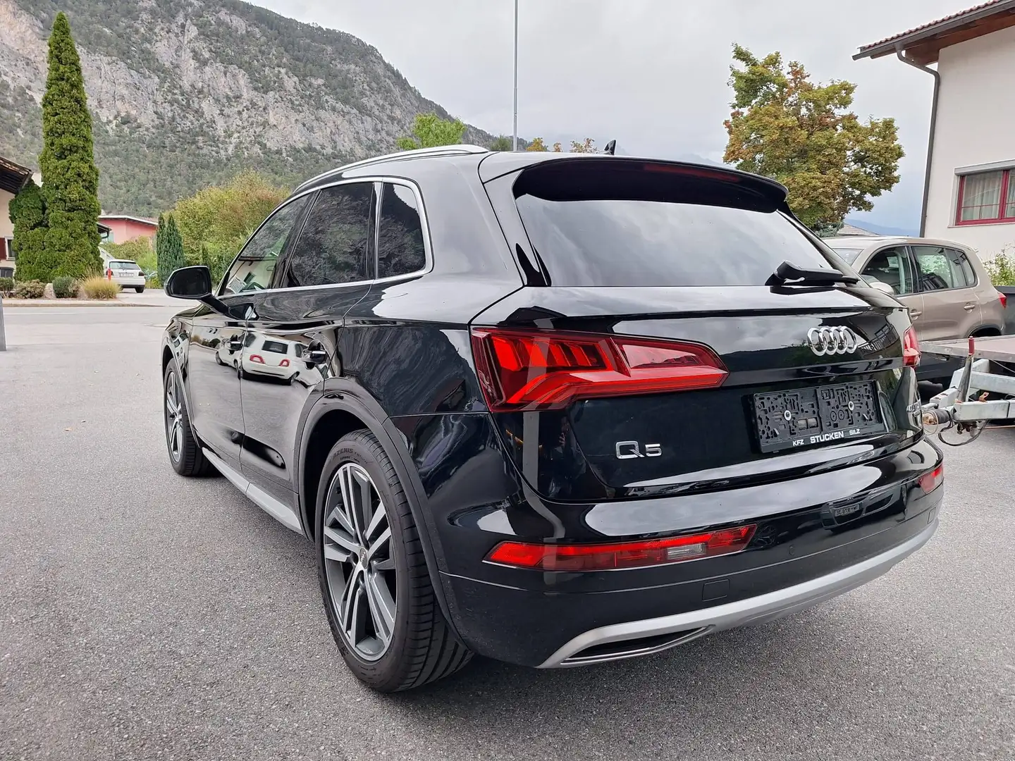 Audi Q5 40 TDI quattro sport S-Line Schwarz - 2