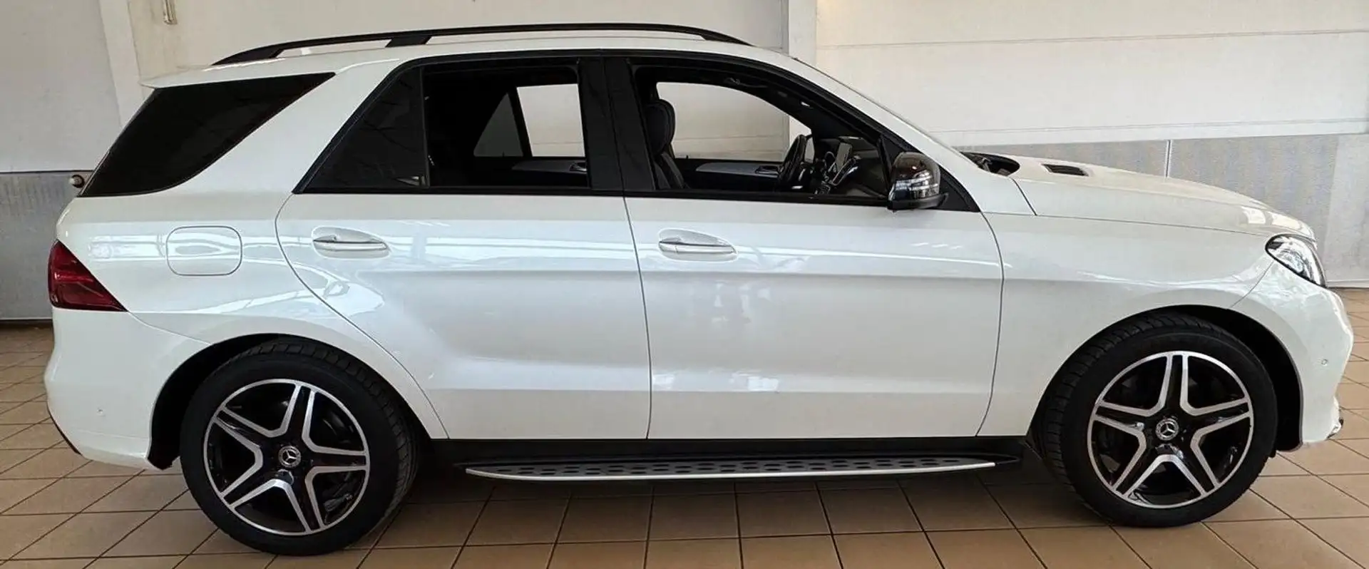 Mercedes-Benz GLE 350 d LED AMG Line Panorama HuD ACC 360° Harman Kardon Blanc - 2