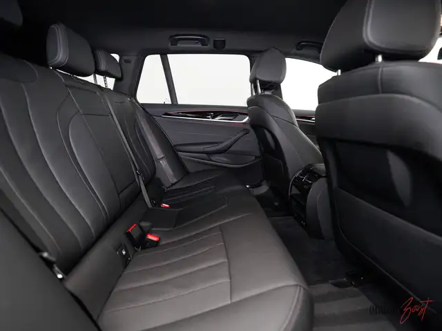 BMW 5 Series view 13