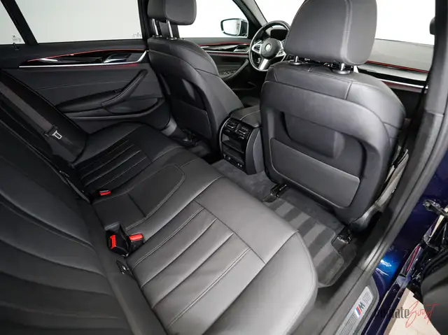 BMW 5 Series view 11