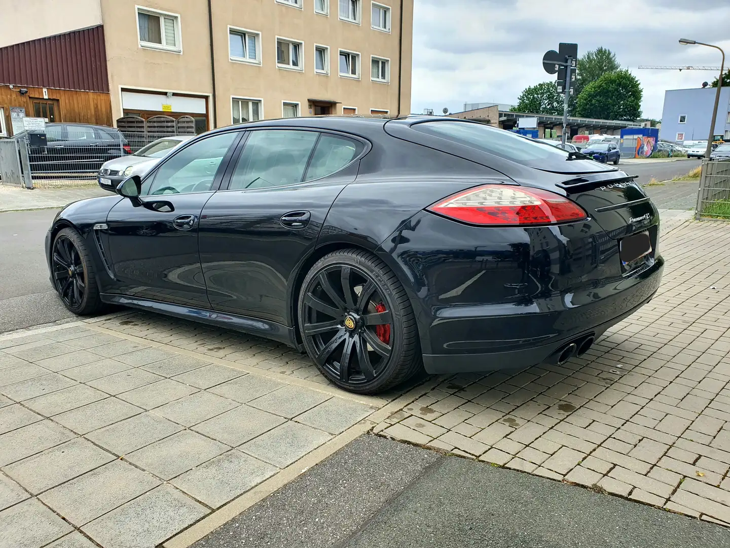 Porsche Panamera S (Typ 970) GTS Schwarz - 2