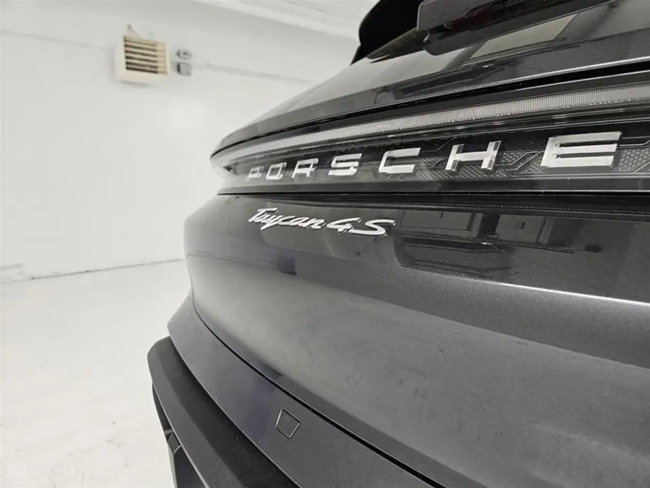 Porsche Taycan снимка Porsche Taycan