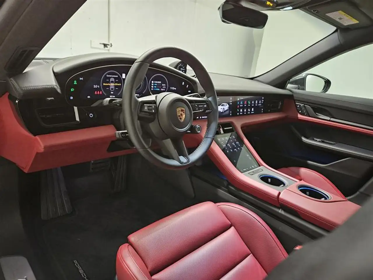 Porsche Taycan снимка Porsche Taycan