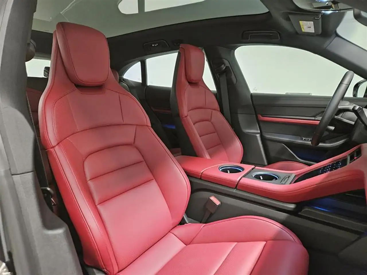 Porsche Taycan снимка Porsche Taycan