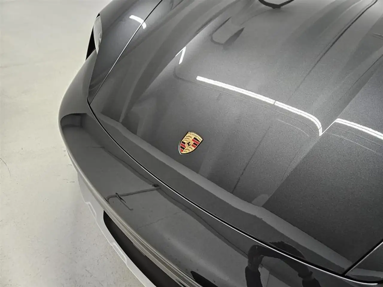 Porsche Taycan снимка Porsche Taycan
