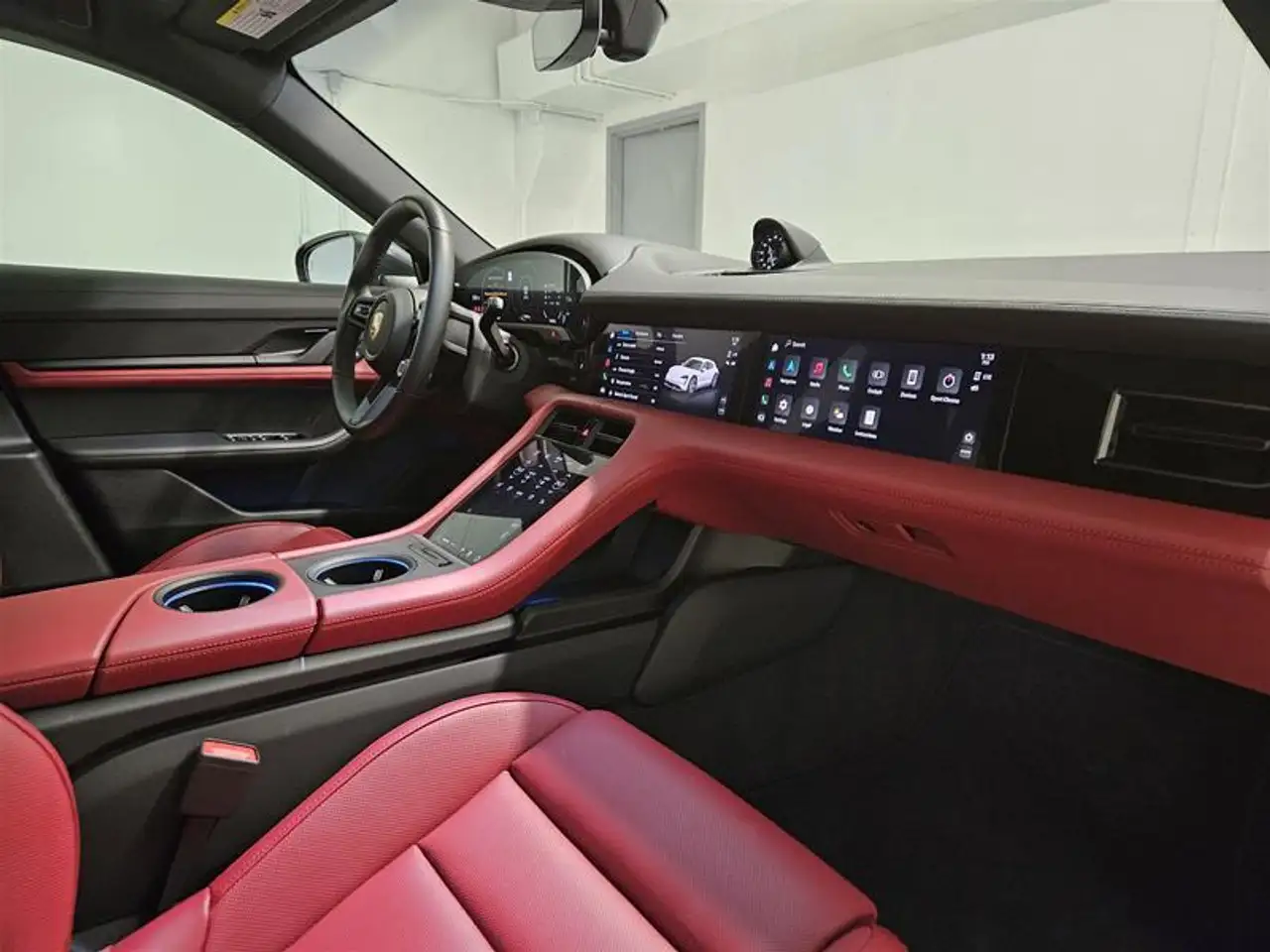 Porsche Taycan снимка Porsche Taycan