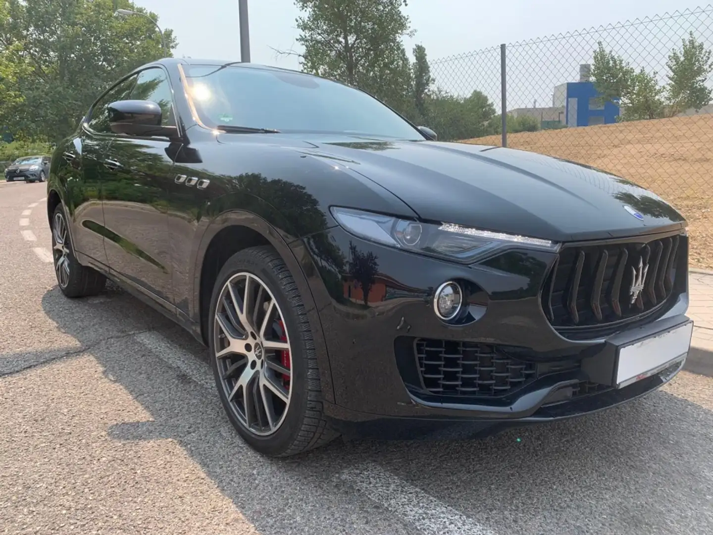 Maserati Levante Diesel GranLusso Aut. Schwarz - 1