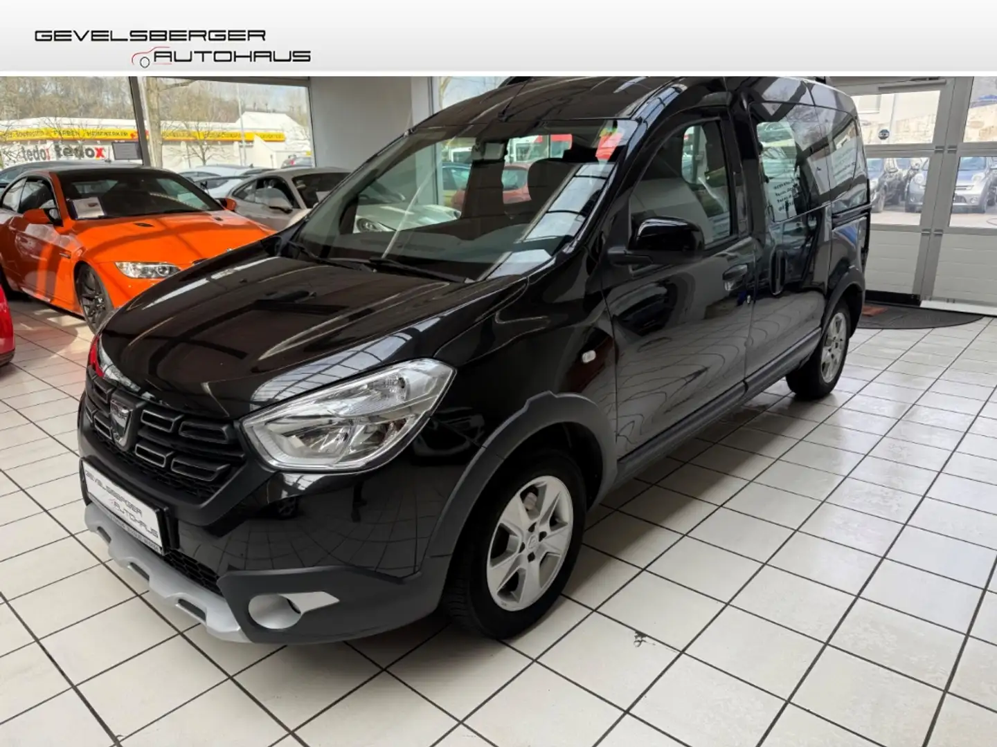 Dacia Dokker Stepway Celebration 1.2 TCe 115 1.Hand+VFW Navi Fa Чорний - 1