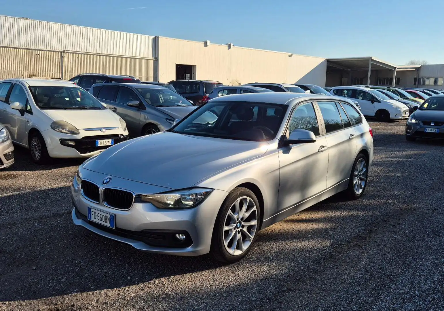 BMW 318 d Touring Business Advantage aut. Blanc - 2