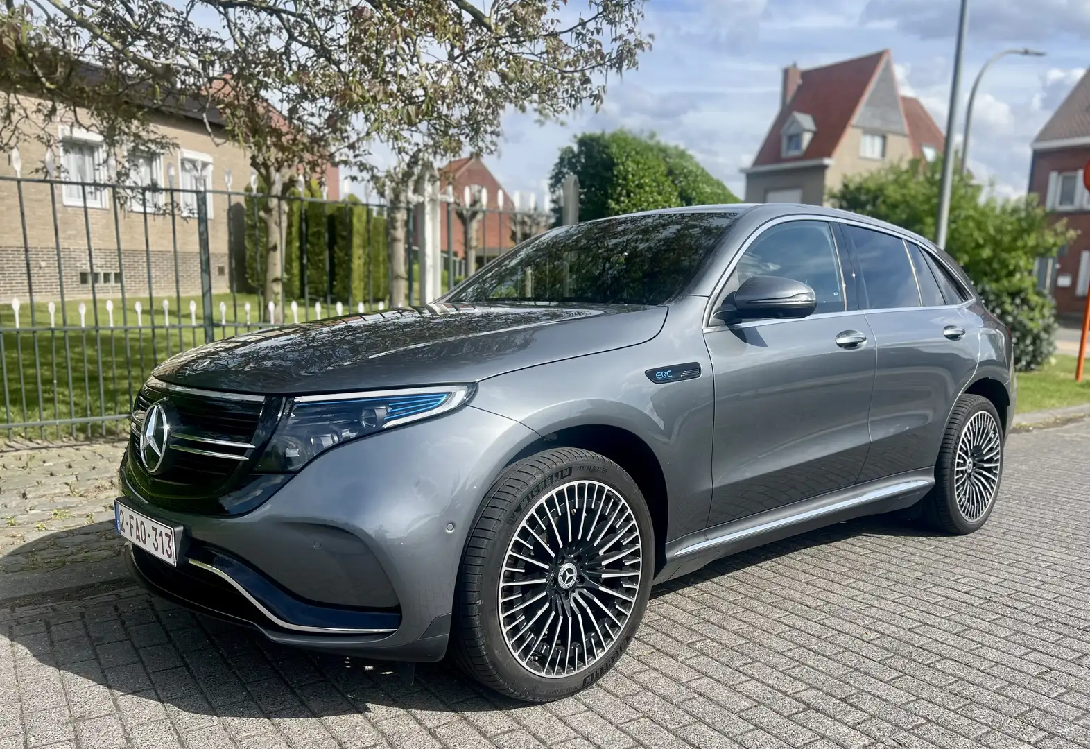 Mercedes-Benz EQC 400 80 kWh 4-Matic AMG Line Full Option Grau - 1