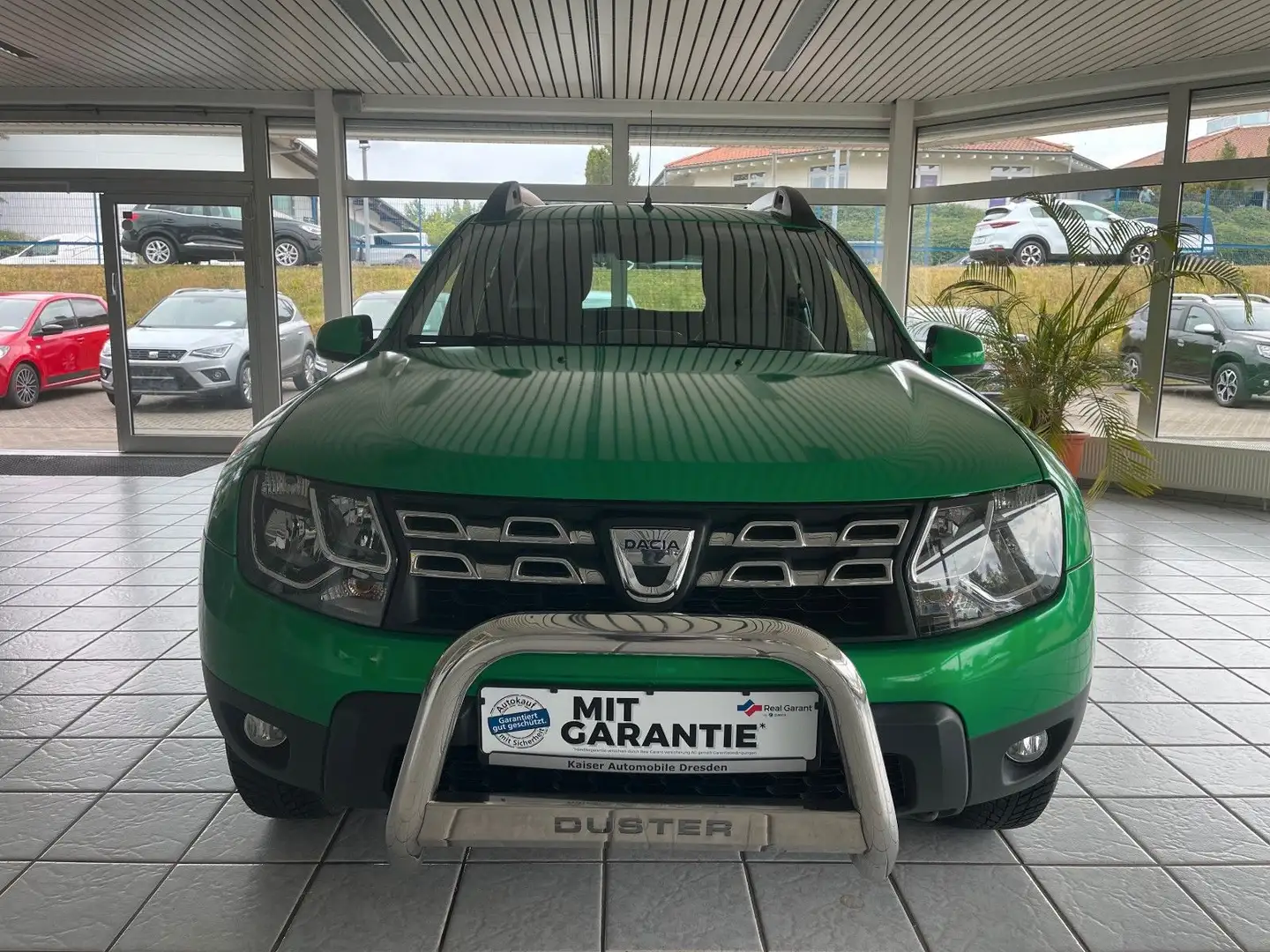 Dacia Duster I Prestige 4x4*AHK*StandHeiz*LEDER*KLIMA* Grün - 2