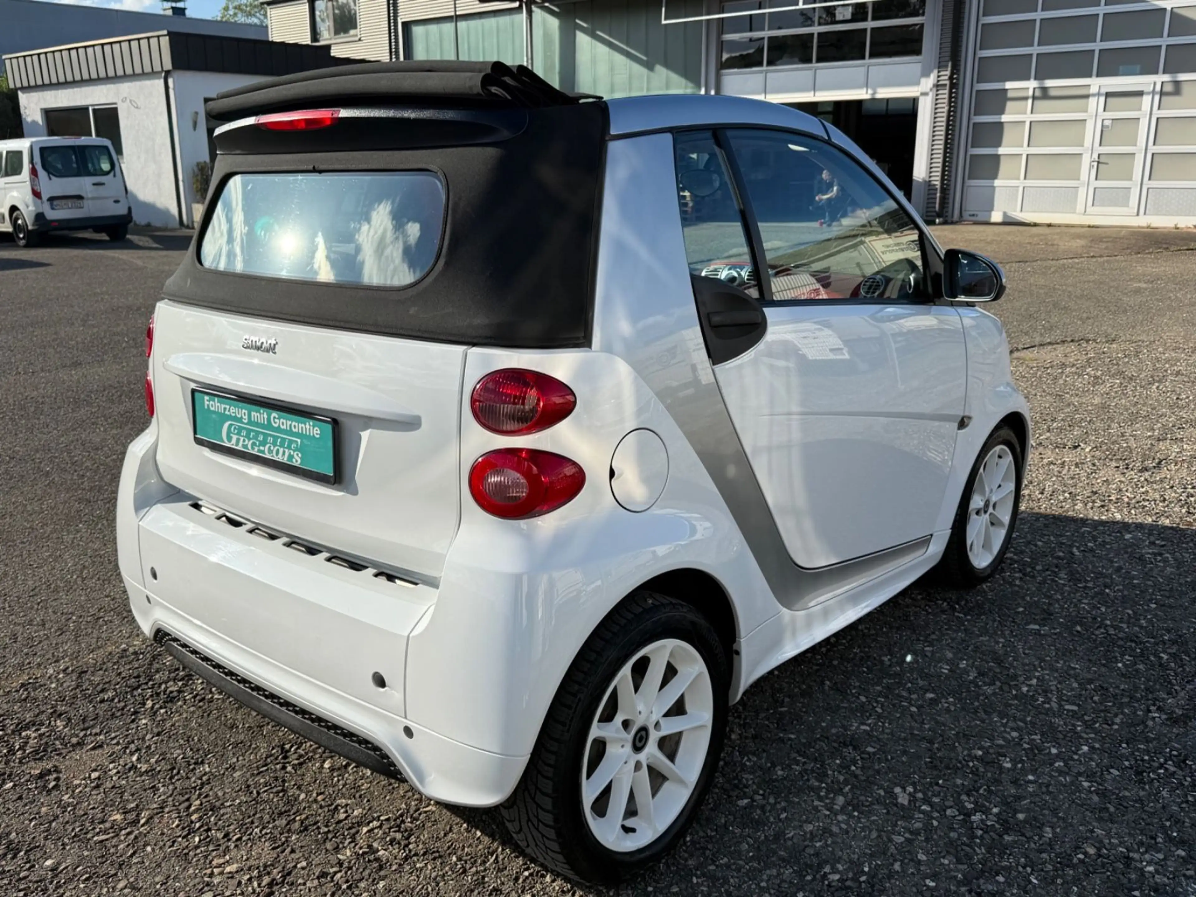 smart forTwo fortwo cabrio Basis 62 kW — photo 3