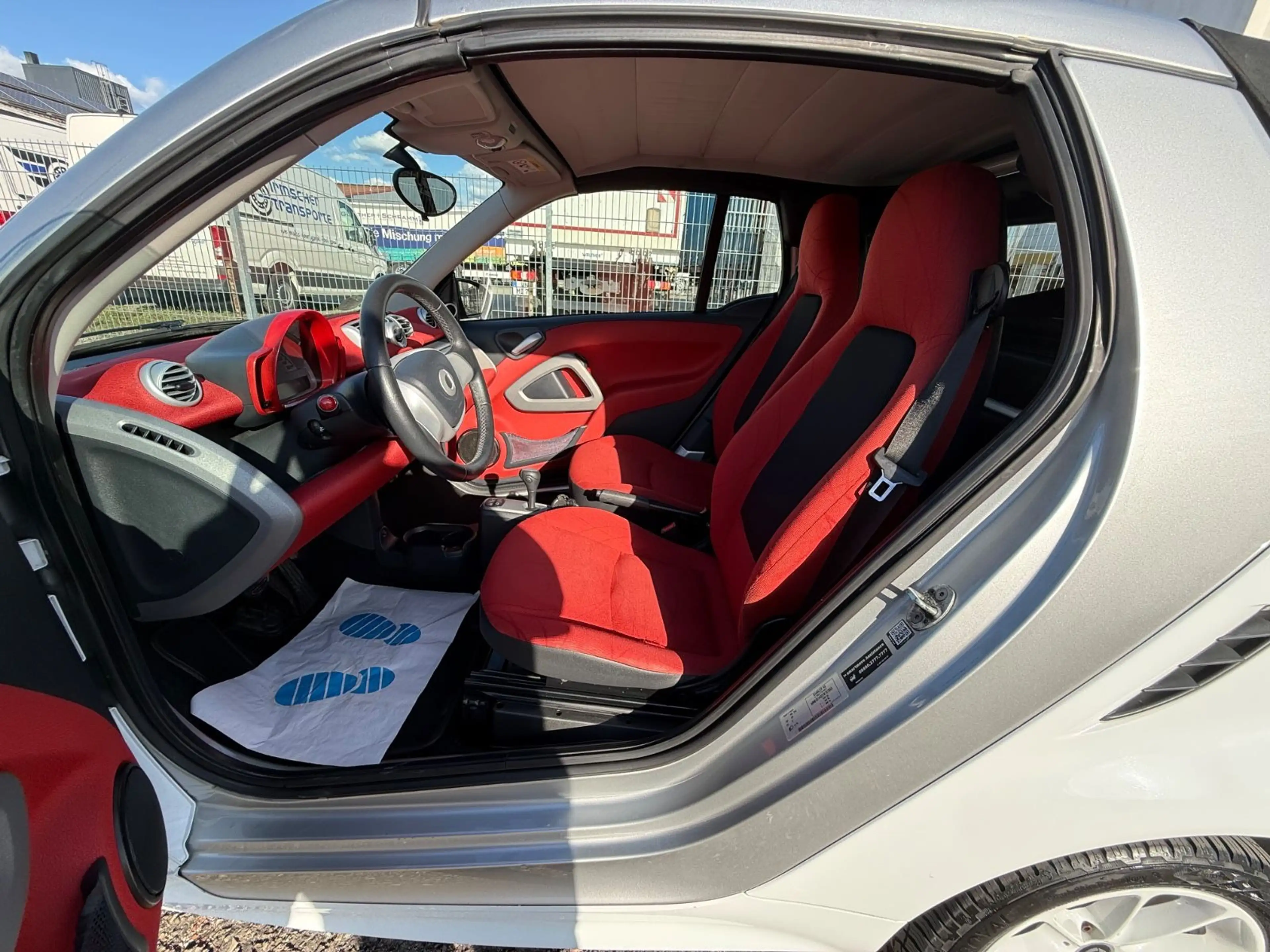 smart forTwo fortwo cabrio Basis 62 kW — photo 15