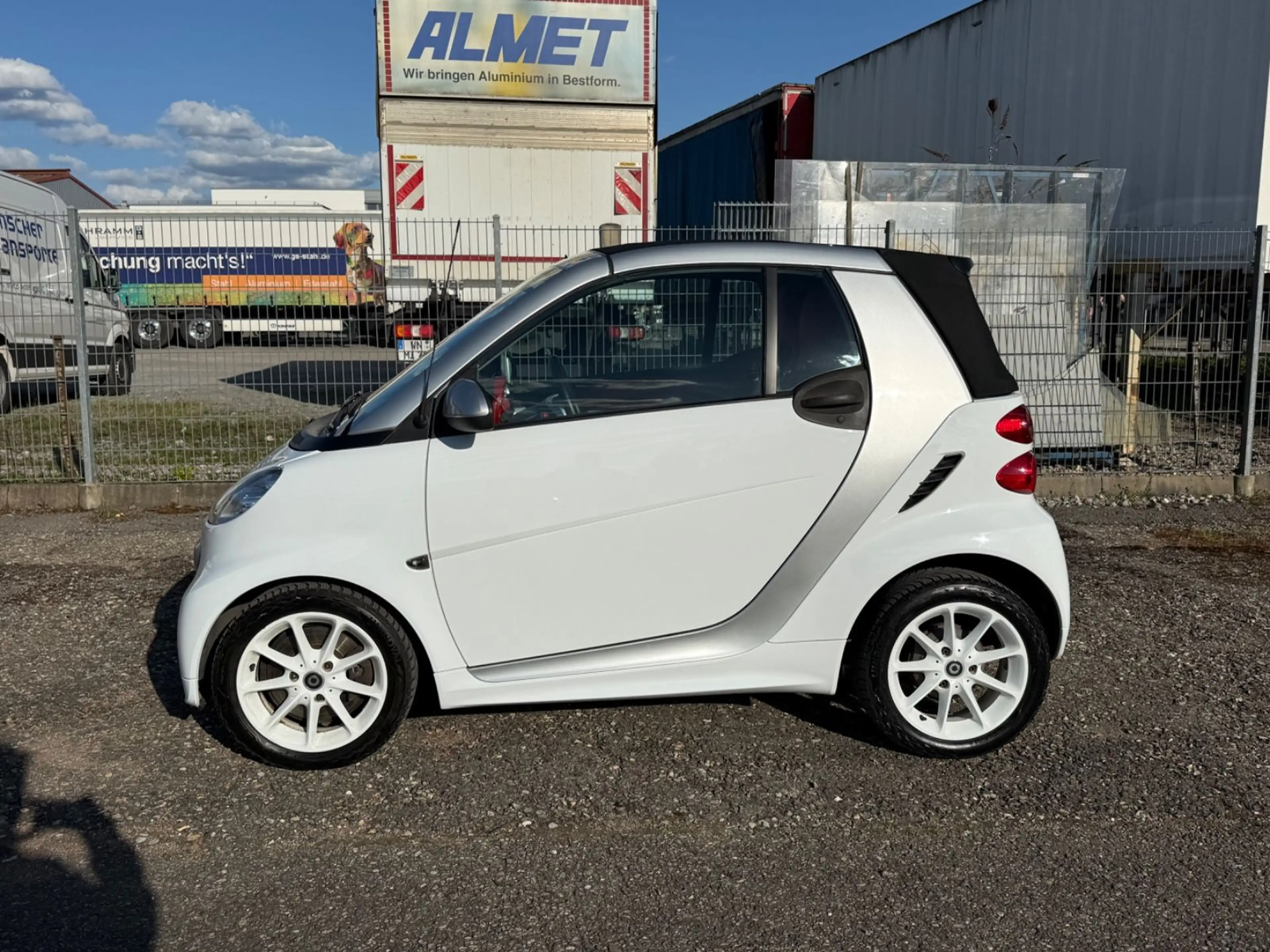 smart forTwo fortwo cabrio Basis 62 kW — photo 6