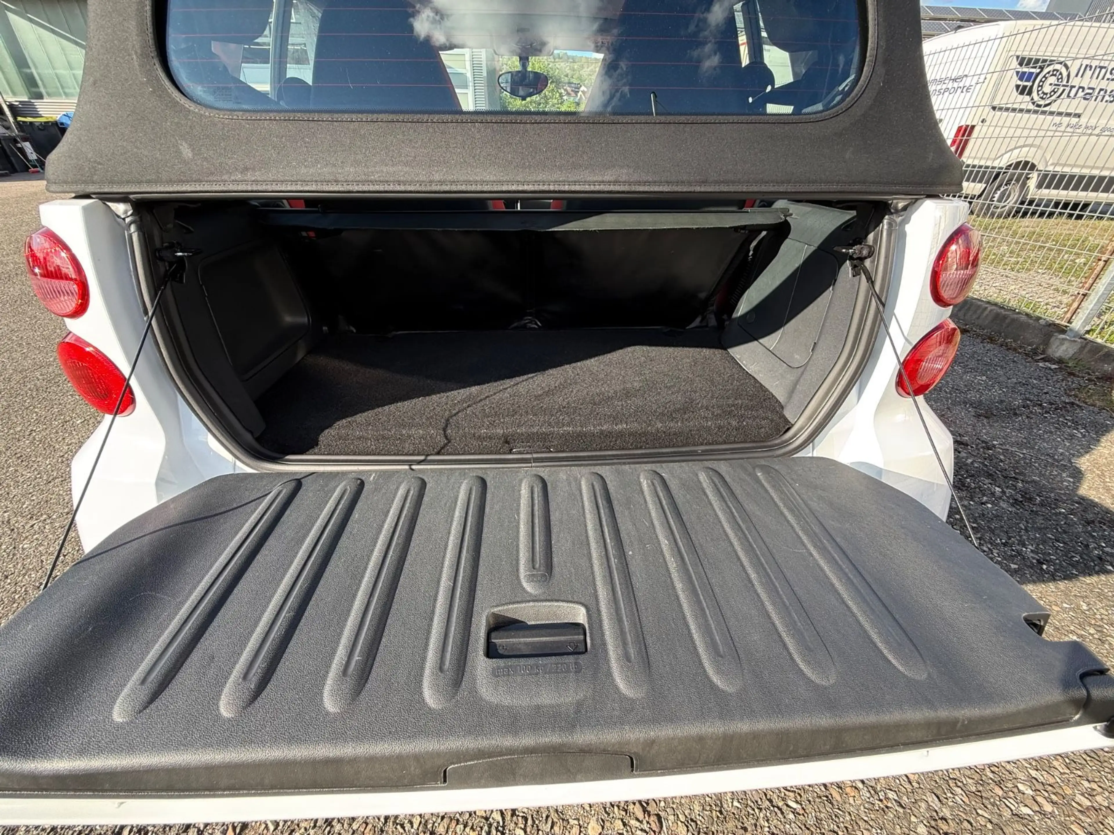 smart forTwo fortwo cabrio Basis 62 kW — photo 13