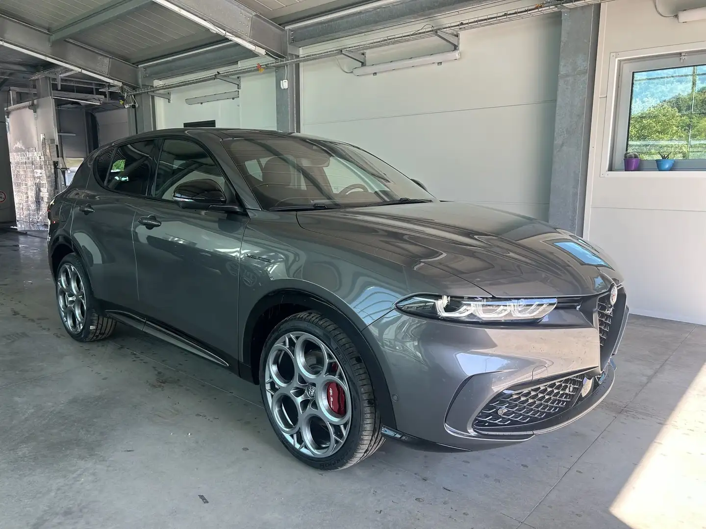 Alfa Romeo Tonale 1.6 diesel 130 CV TCT6 Veloce Grijs - 1